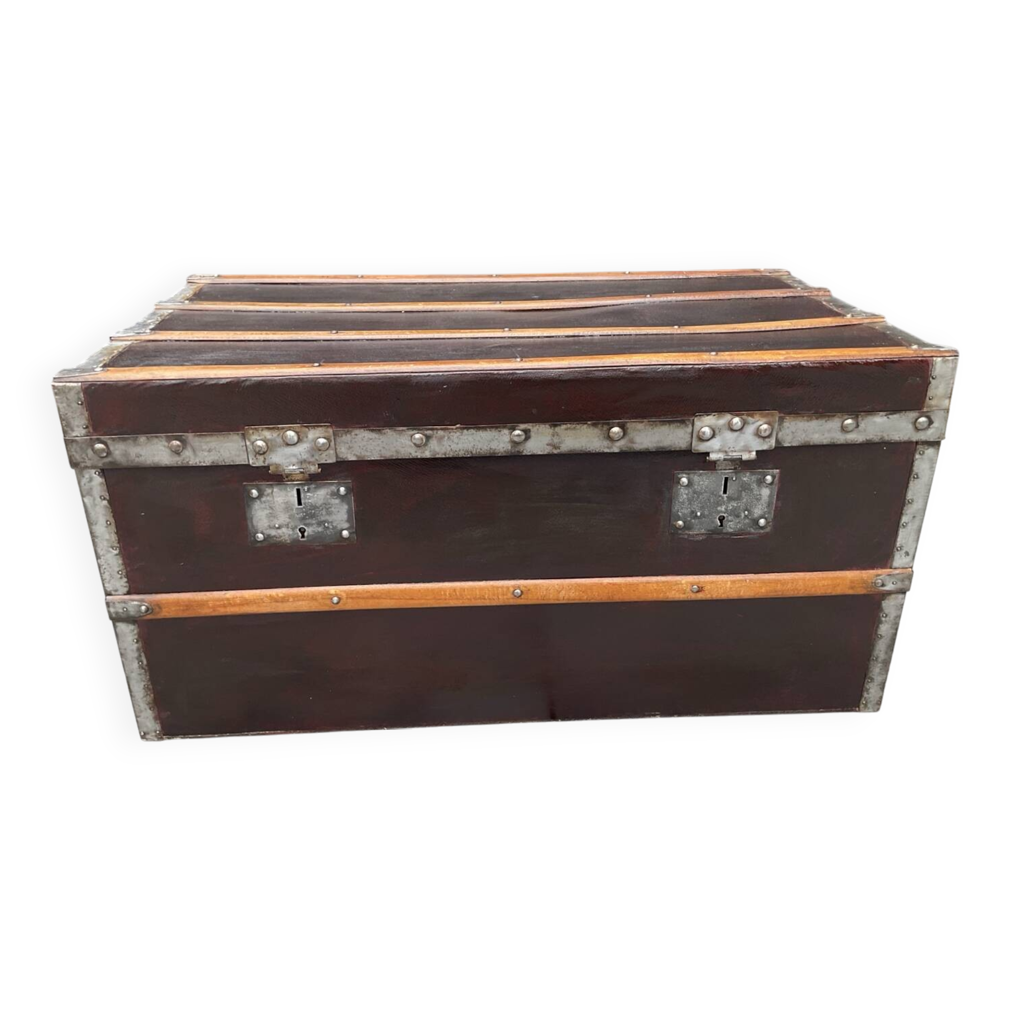 Splendid trunk from the end of the 19th century, old leather look, completely renovated