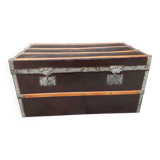 Splendid trunk from the end of the 19th century, old leather look, completely renovated