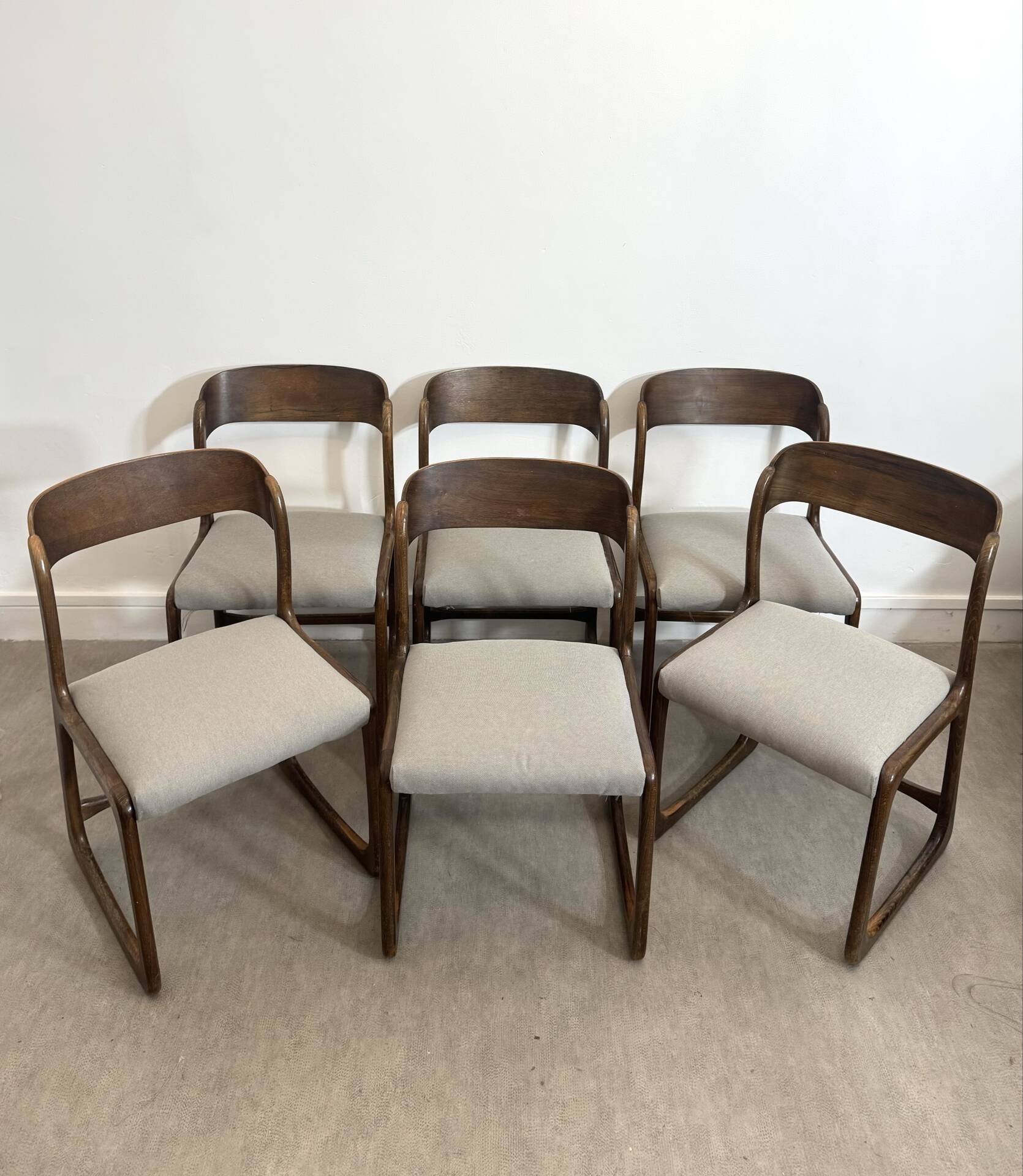 Lot de six chaises « traîneau » Baumann assises restaurées