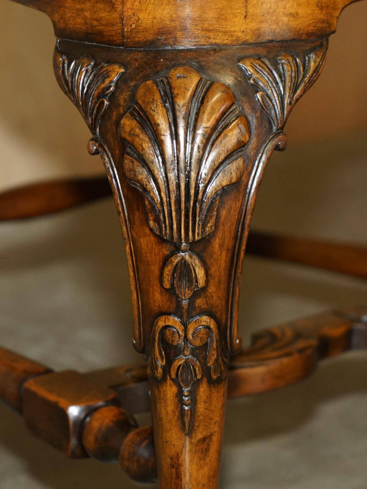 Fauteuil Bergère Antique Thomas Chippendale sculpté Claw & Ball cuir