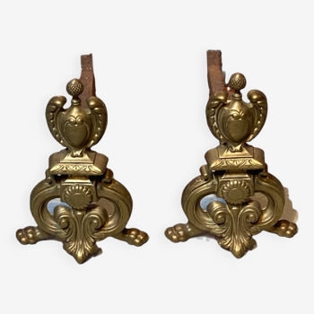 Paire de chenets en métal doré et en bronze