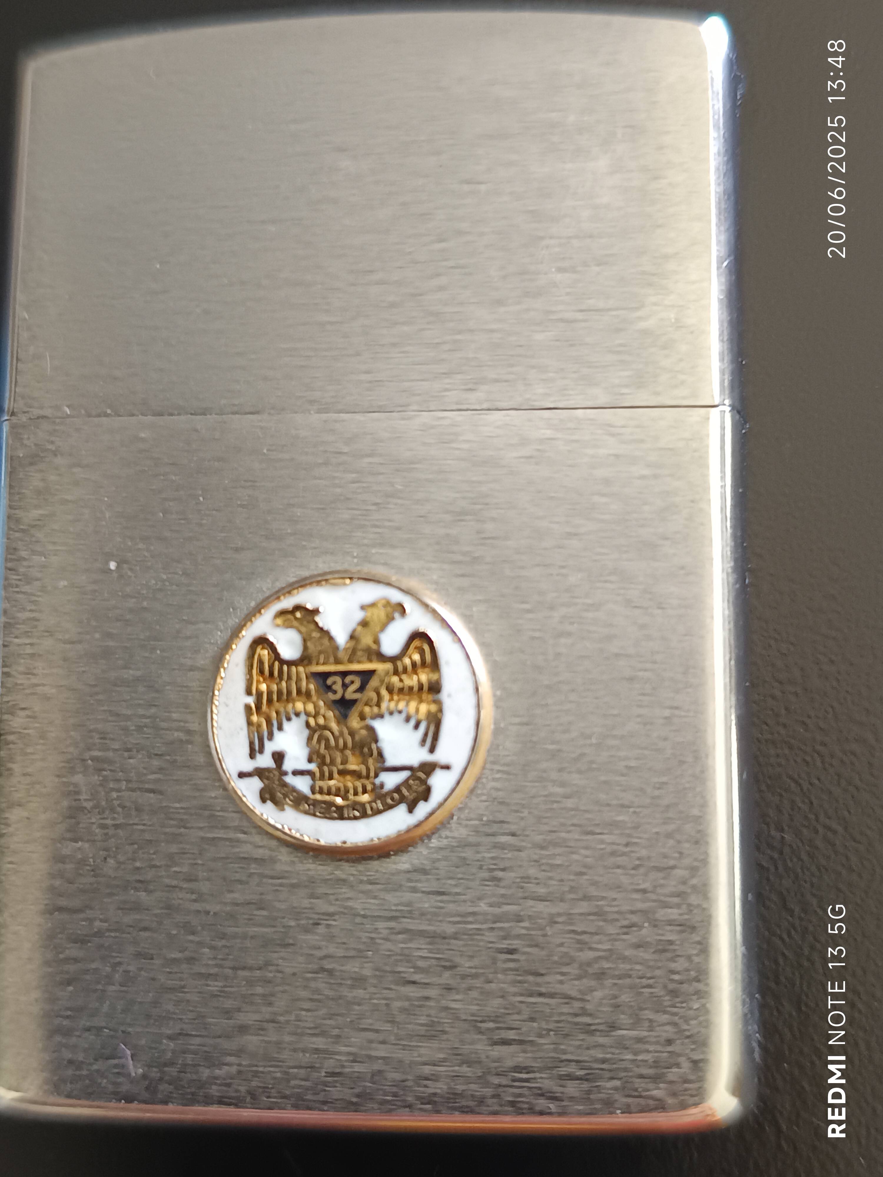 Zippo 1975 lighter with Scottish Masonic motif