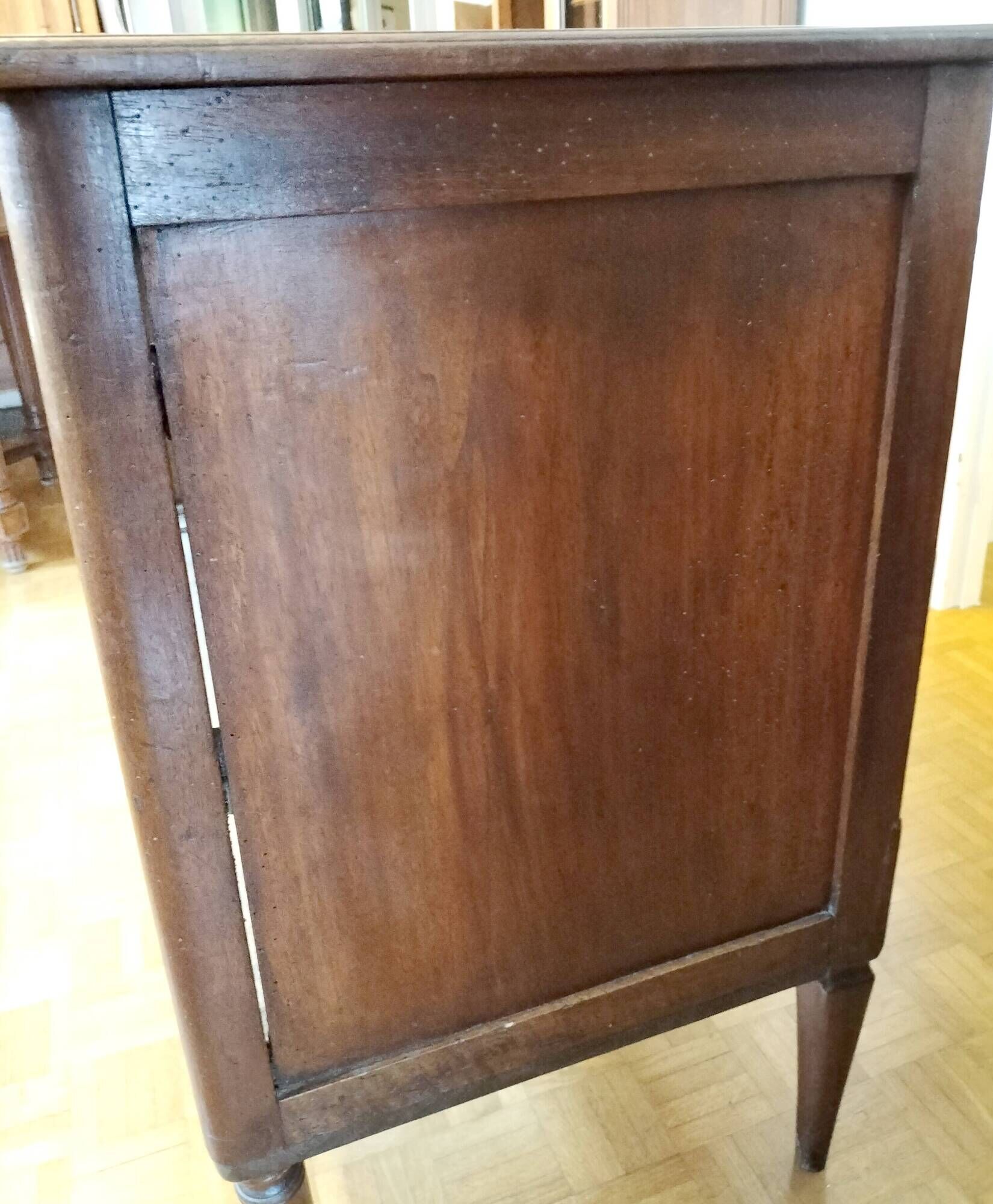 Jumping chest of drawers with 3 drawers in solid walnut, Restoration style.