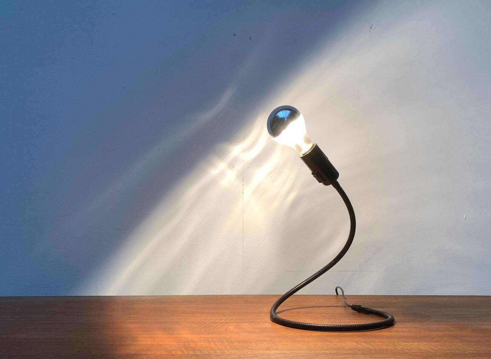 Lightworm minimalist table lamp by Walter Schnepel for Tecnolumen.