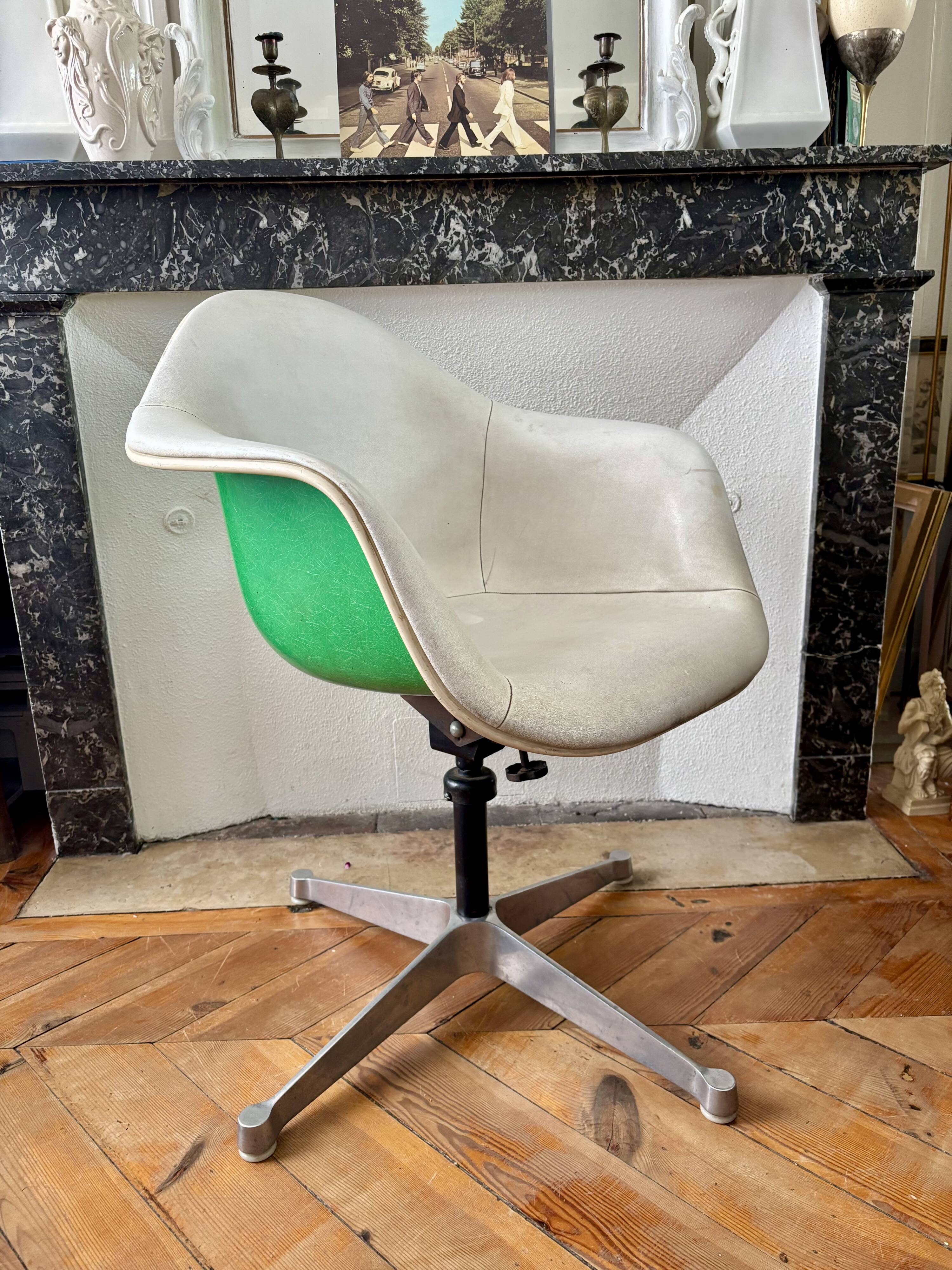 DAT Executive Chair by Charles and Ray Eames by Herman Miller 1950