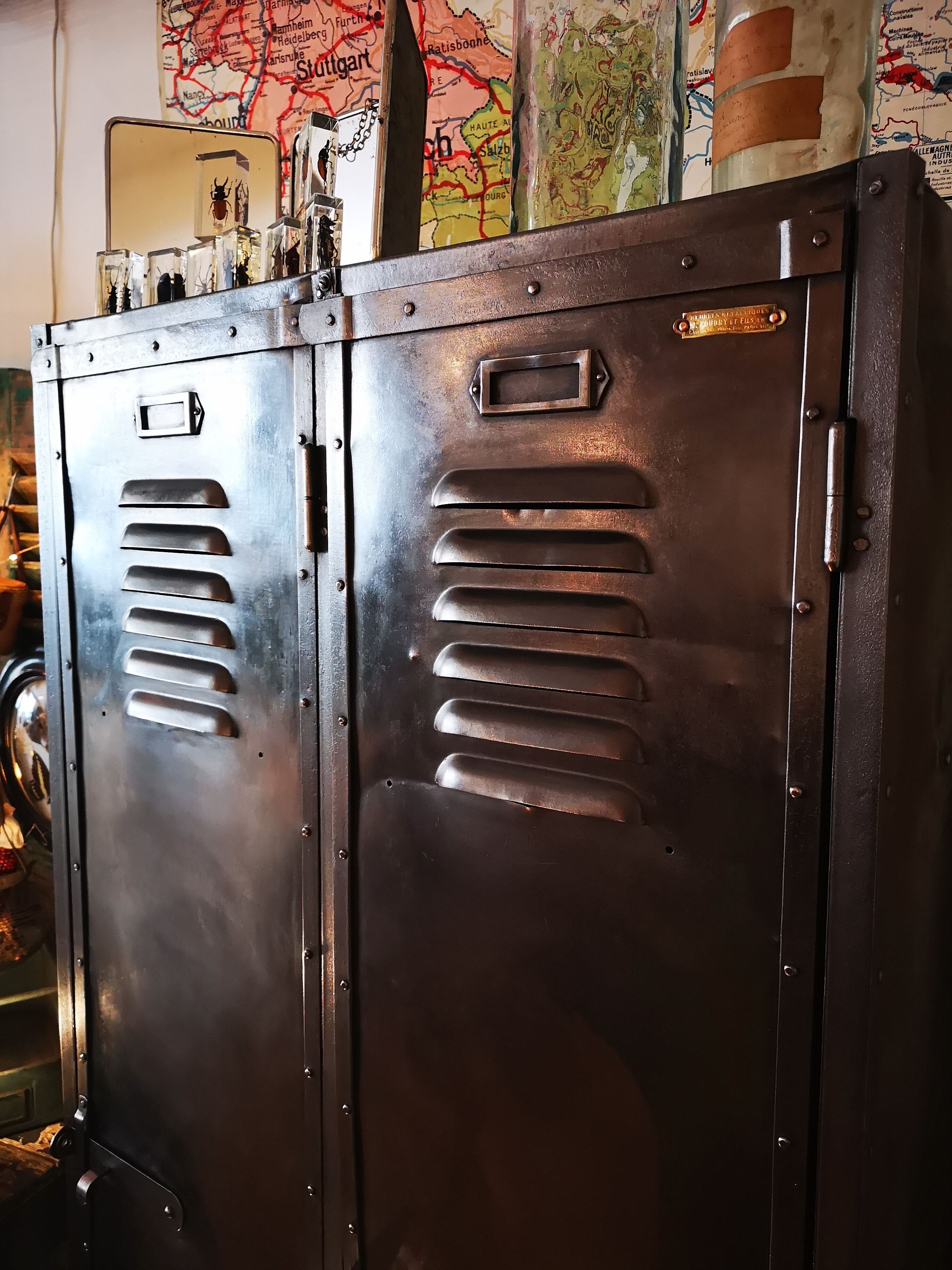 Industrial locker room, J. HOUDRY, 2 doors.