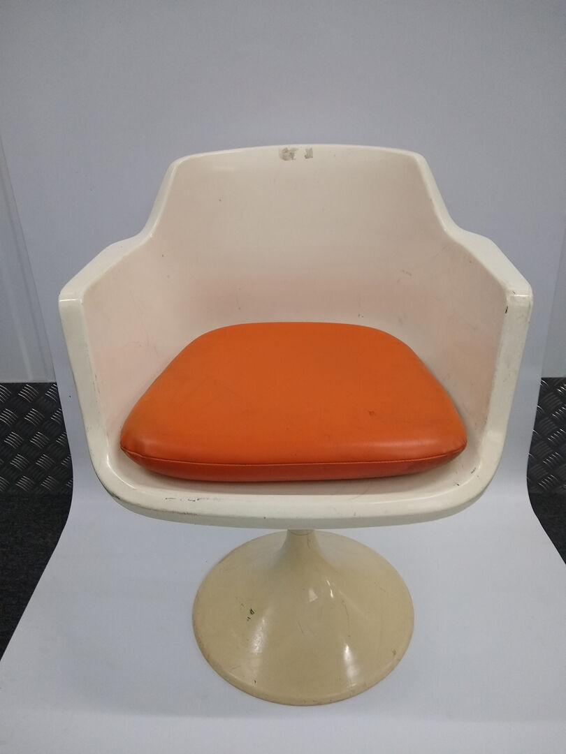Swivel chair