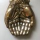 empty pocket or old patinated bronze ashtray, e, hand shape. Good condition.
