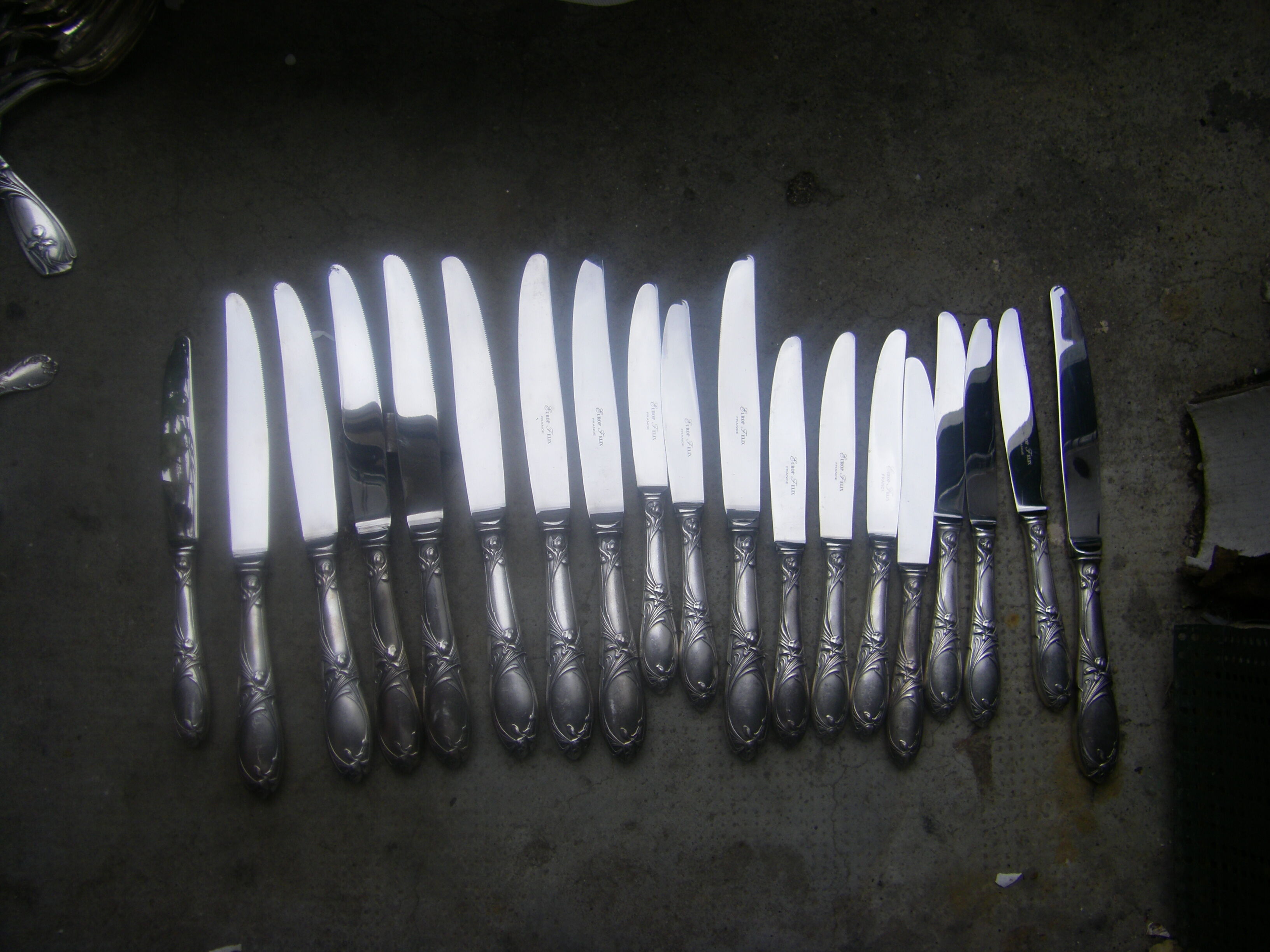 Stryle Art Nouveau housewife's party