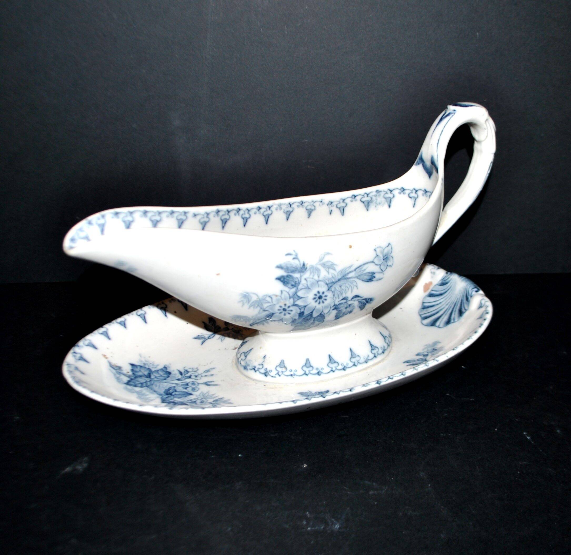 Sarreguemines Utschneider sauceboat Flore in blue floral earthenware