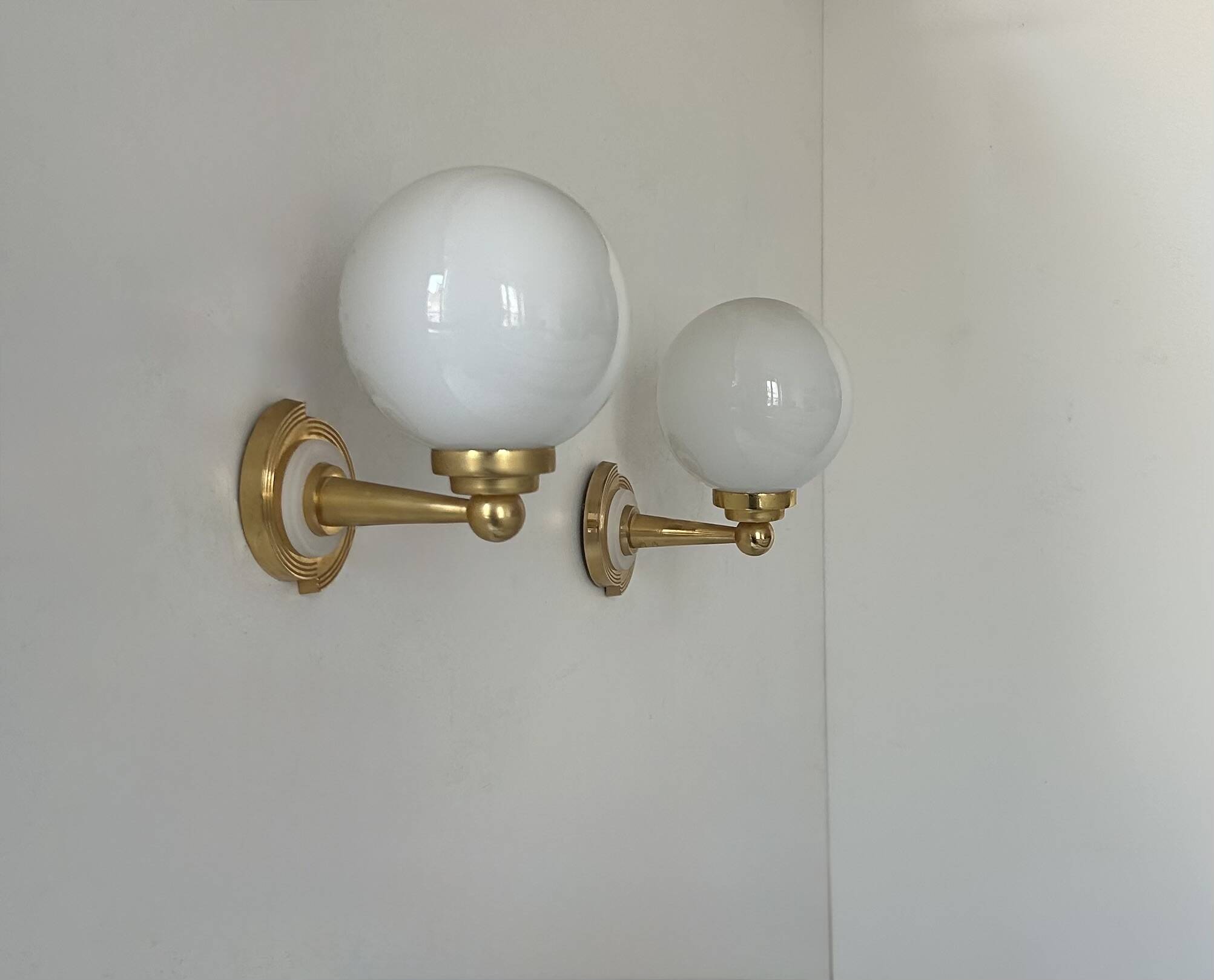 Pair of vintage wall lights, brass and opaline, France, 1980