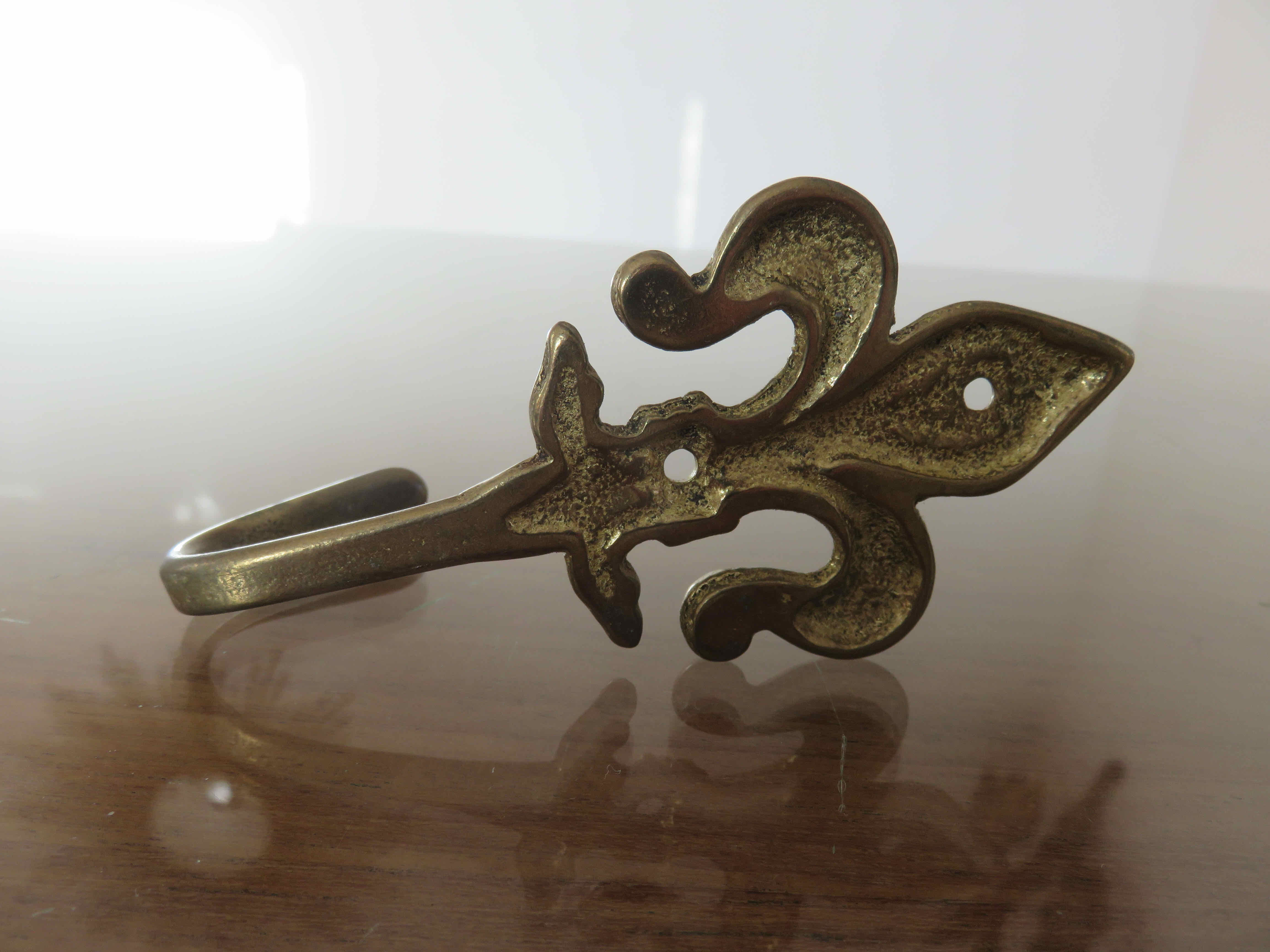 Brass "fleur de lys" hook 30-40s