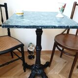 Table bistrot en marbre vert et pied en fonte noir