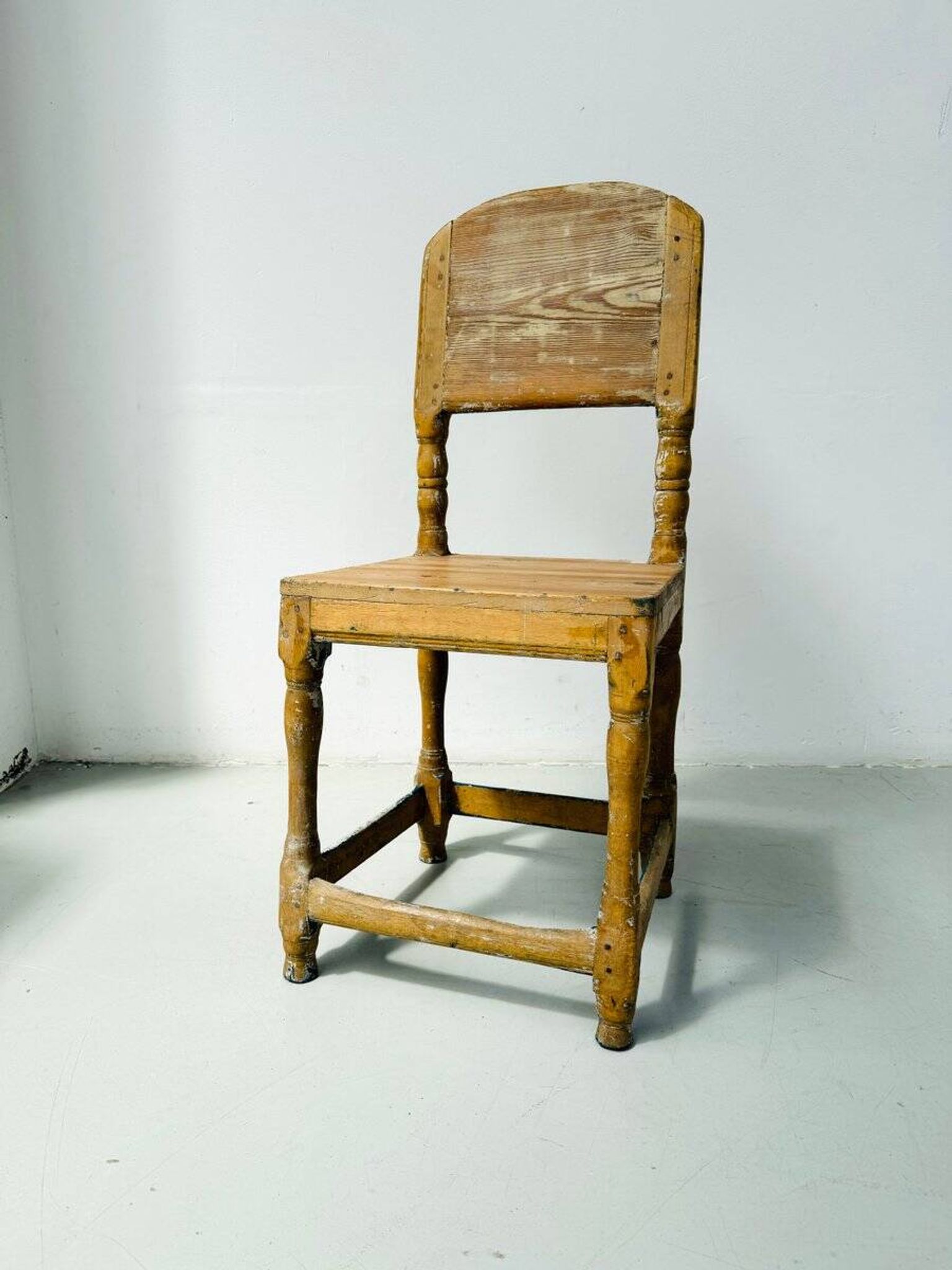 Chaise ancienne suédoise de style gustavien en pin du XVIIIe siècle