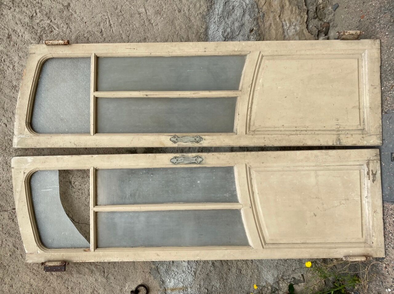 Double door old thermal establishment