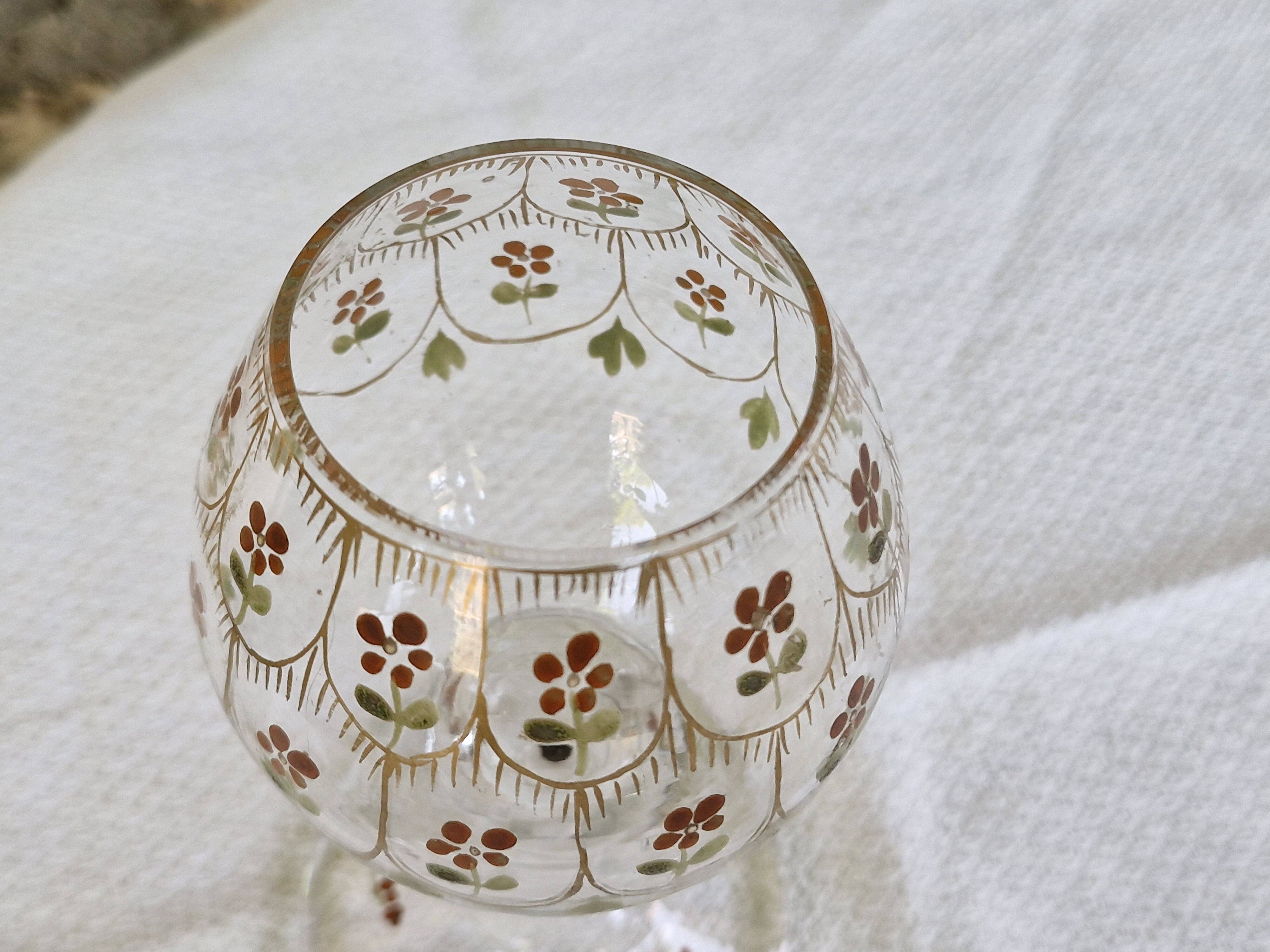 Grand verre ancien émaillé décor floral