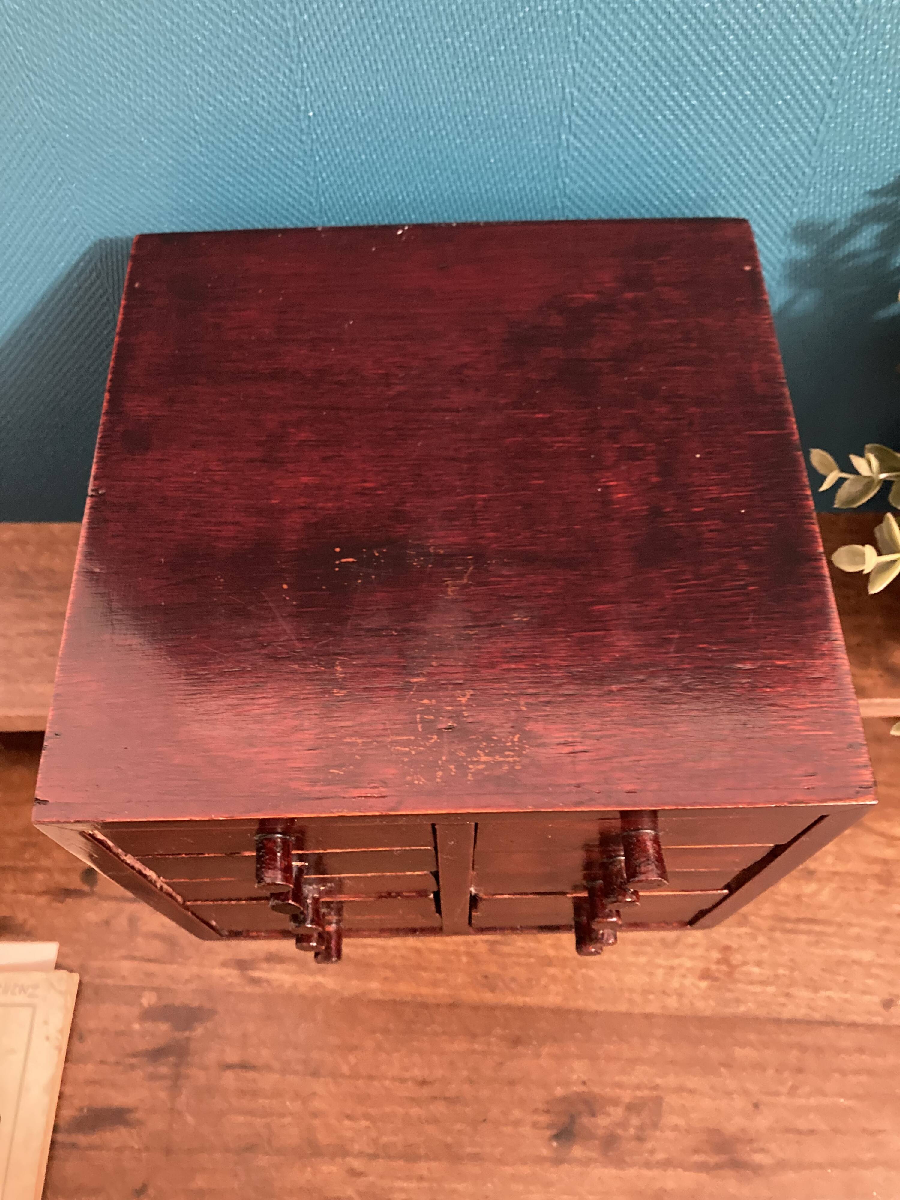 Jewelry box