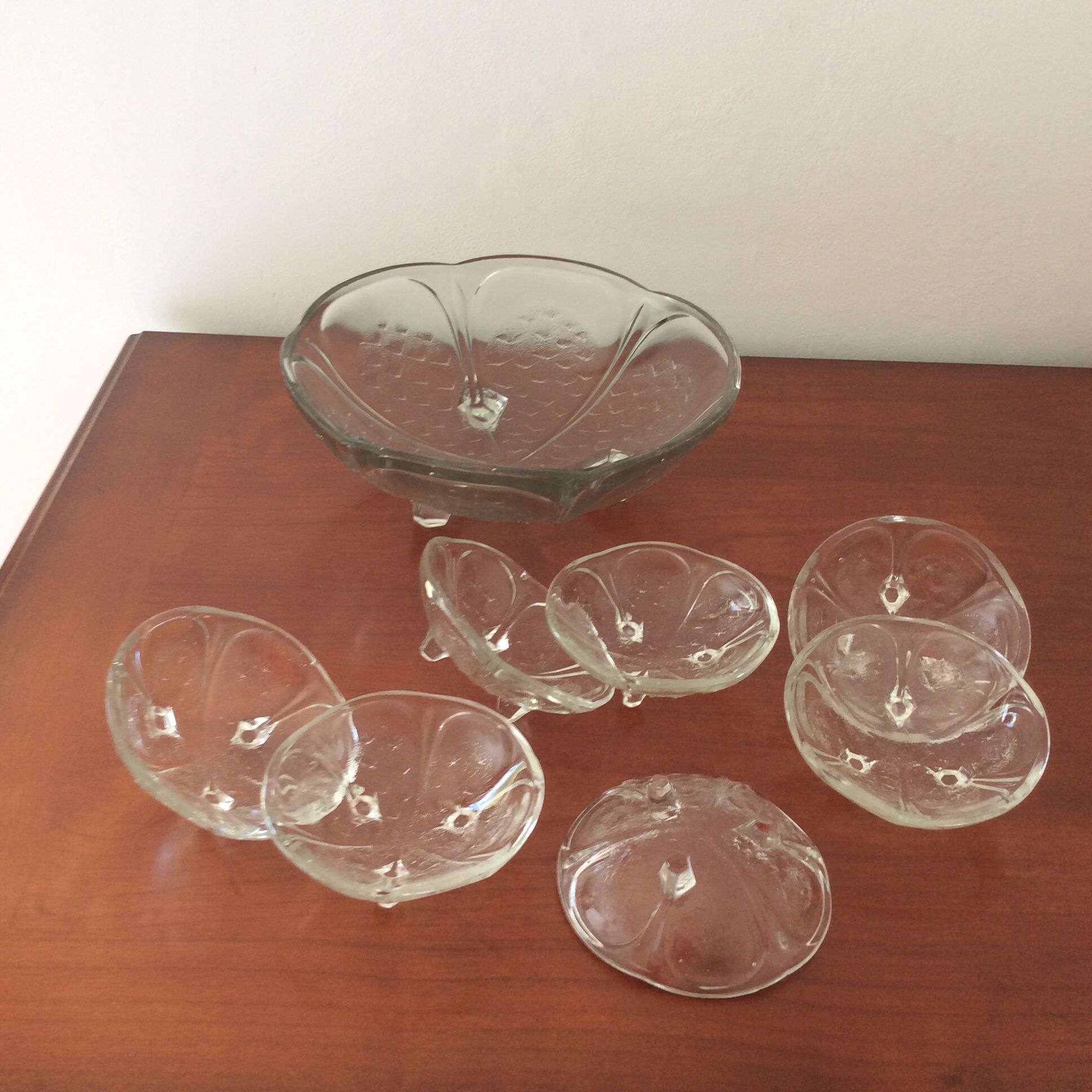 Fruit salad set on 3 glass feet (bowl and 7 cups)