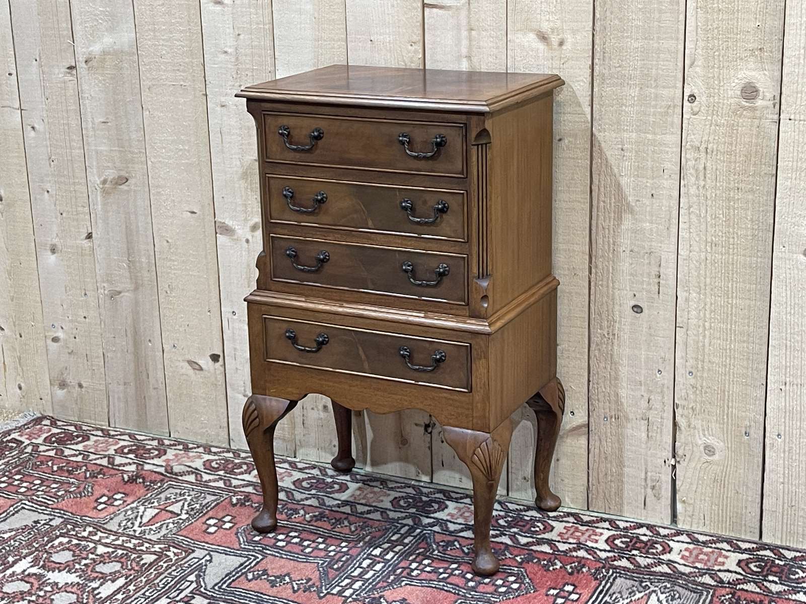 Small English mahogany chest of drawers from the 50s