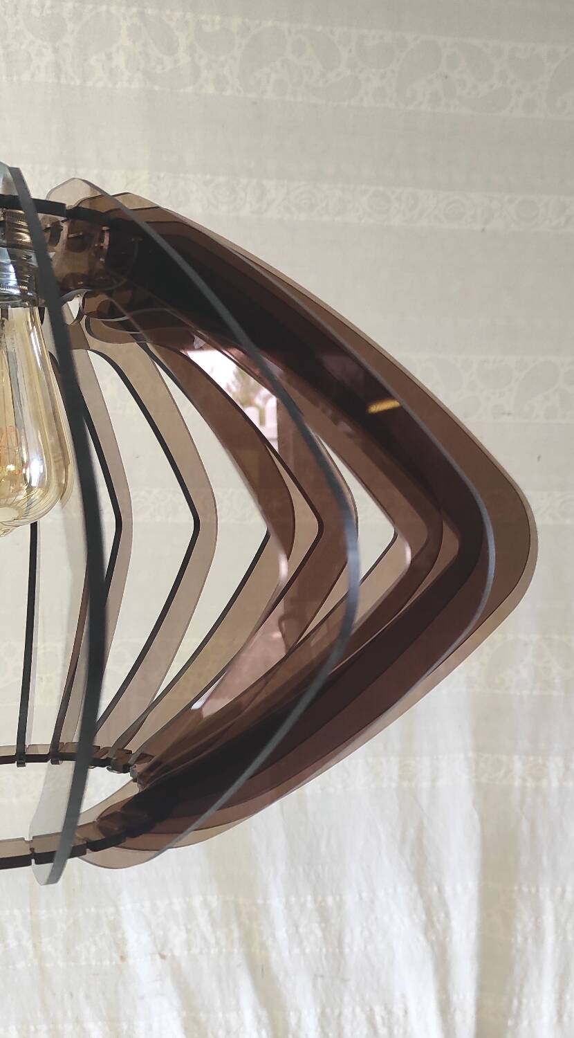 Suspension design en plexiglass fumé style scandinave