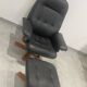 Fauteuil vintage cuir et son ottoman