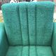 Duo de fauteuils vintage à tissus vert.
