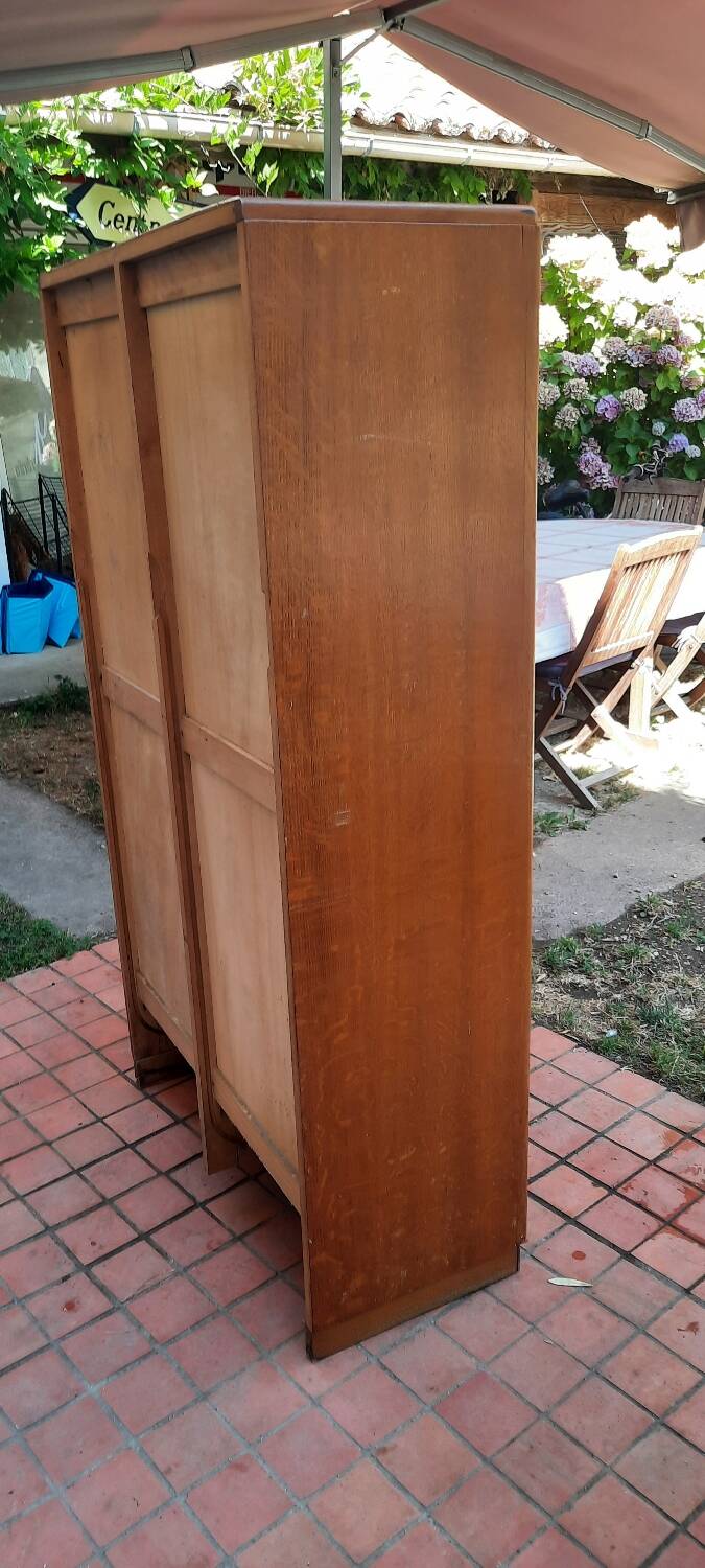 Double curtain filing cabinet