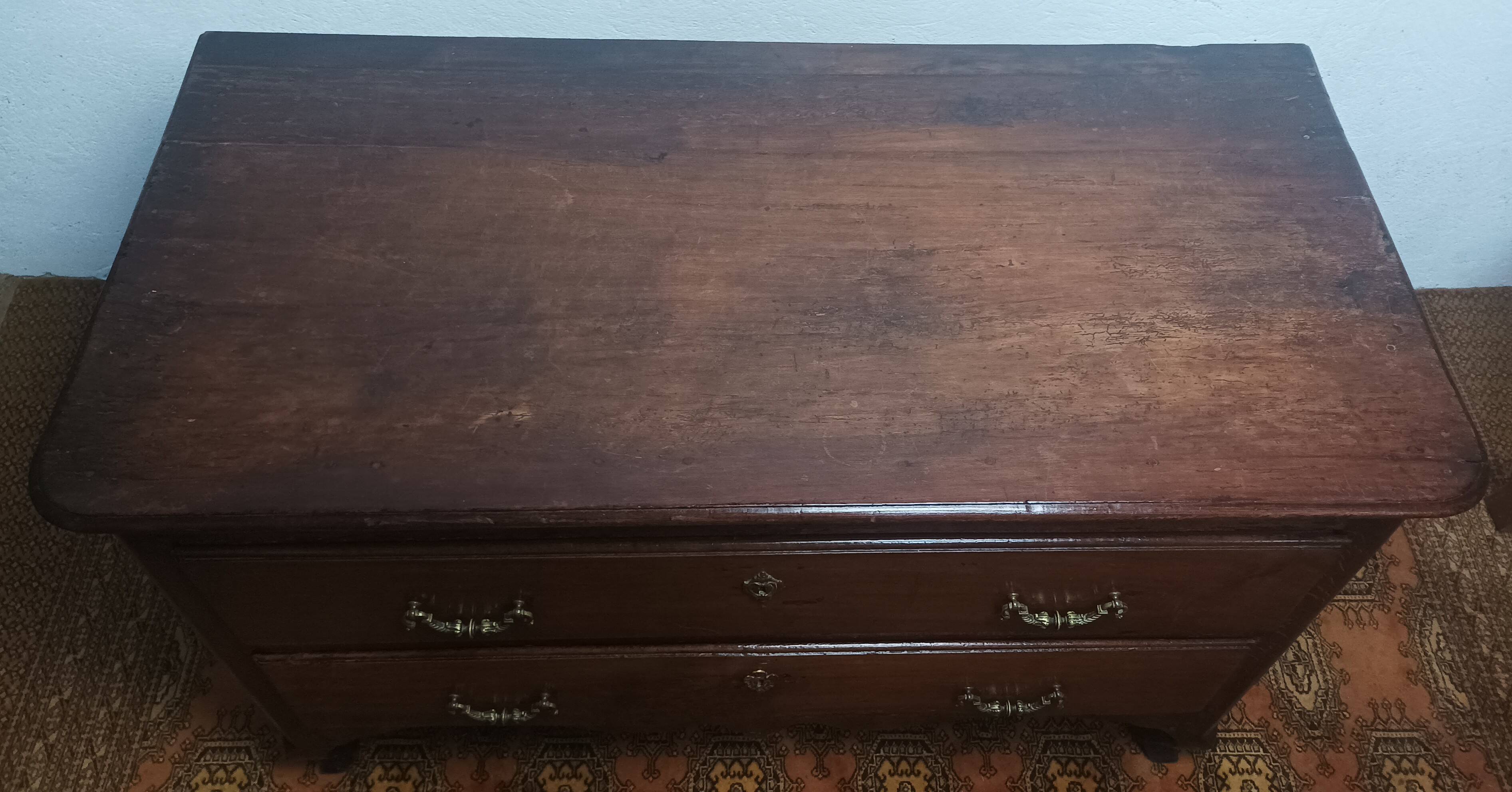 Grande commode sauteuse époque 18ème