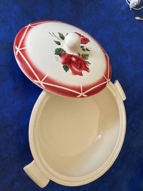 Antique soup tureen from Digoin to Sarreguemines