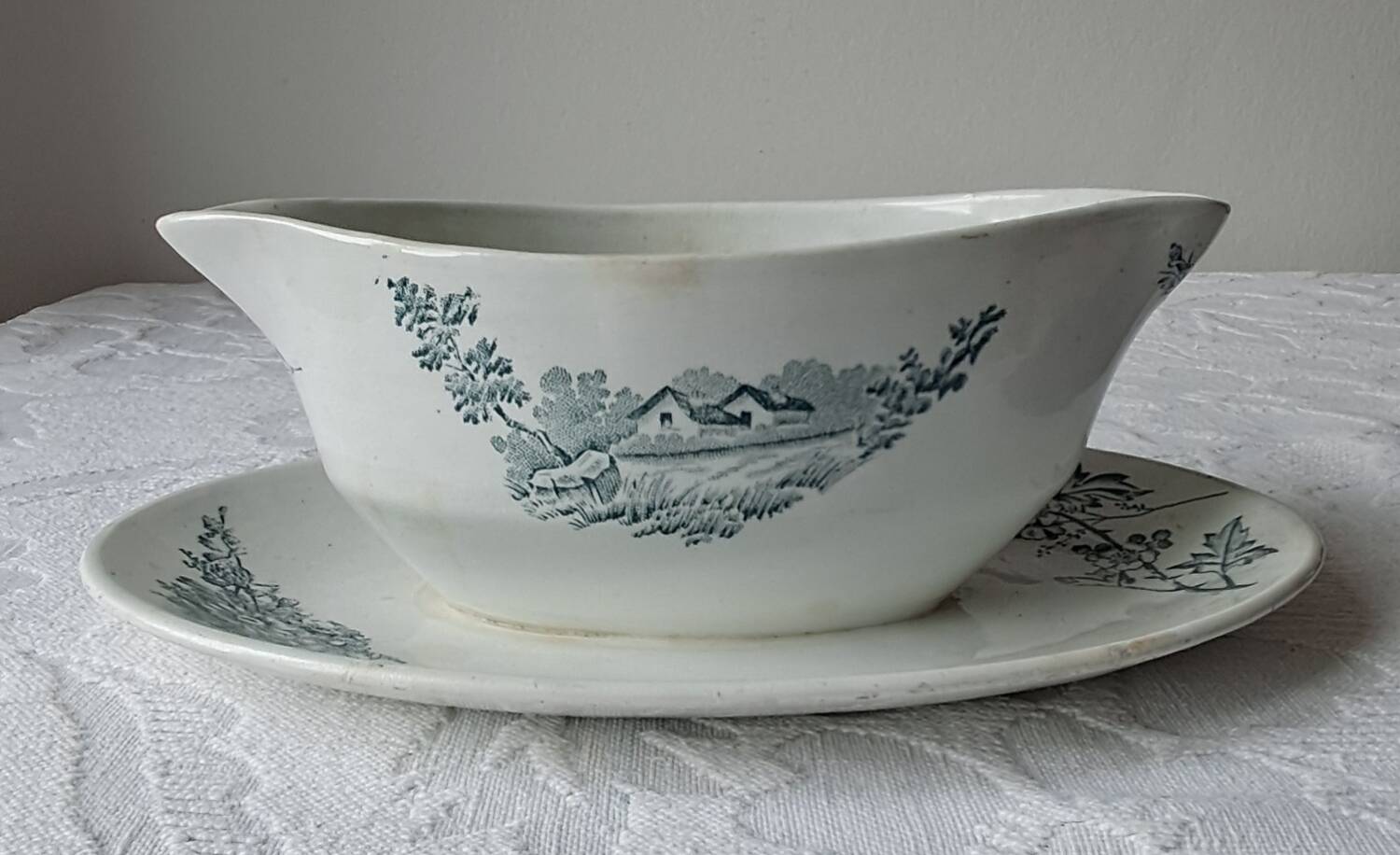 Sauceboat from Pexonne pottery. Country model in ironstone.