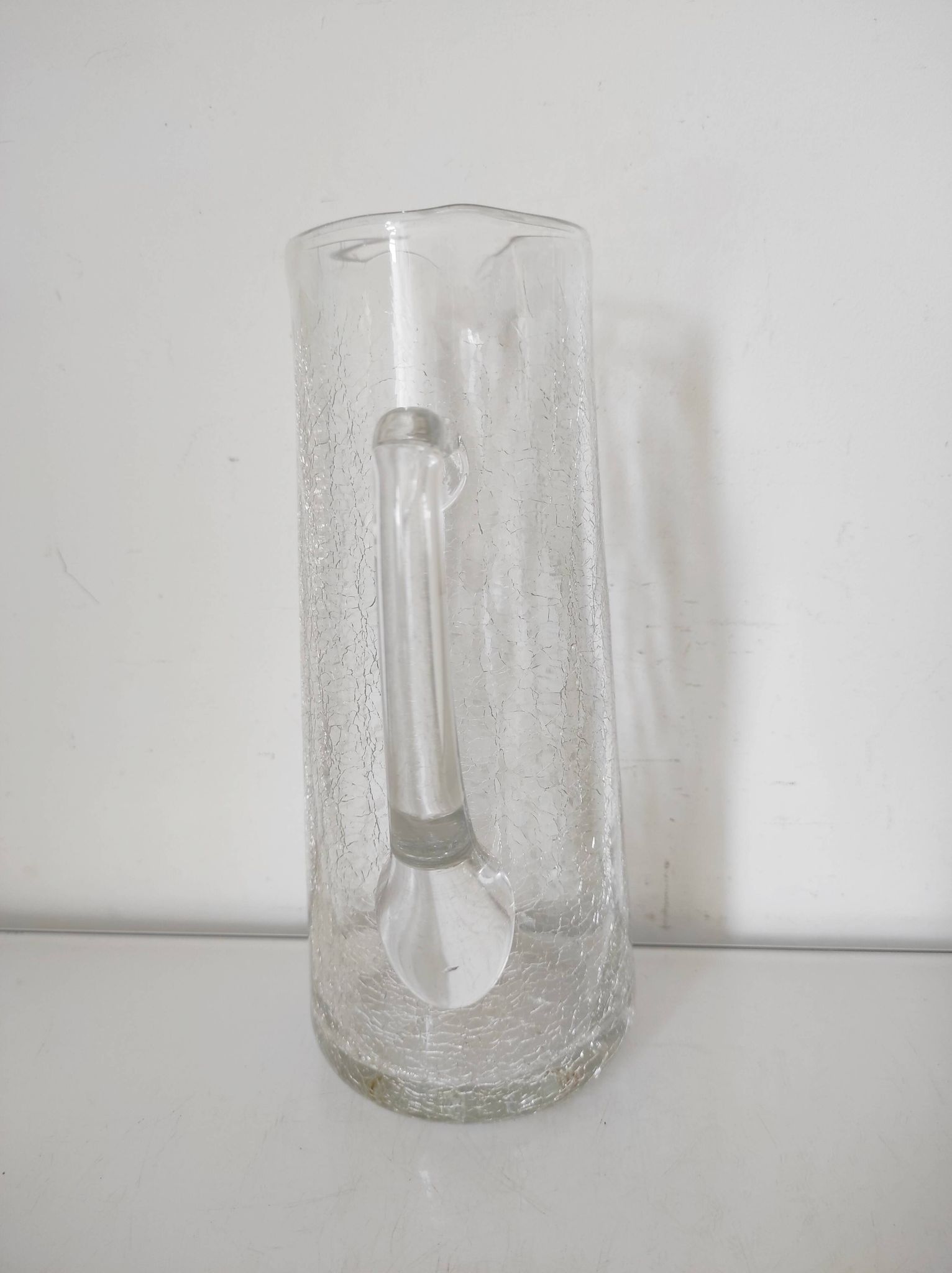 Artisanal cracked glass pitcher 24.5 cm