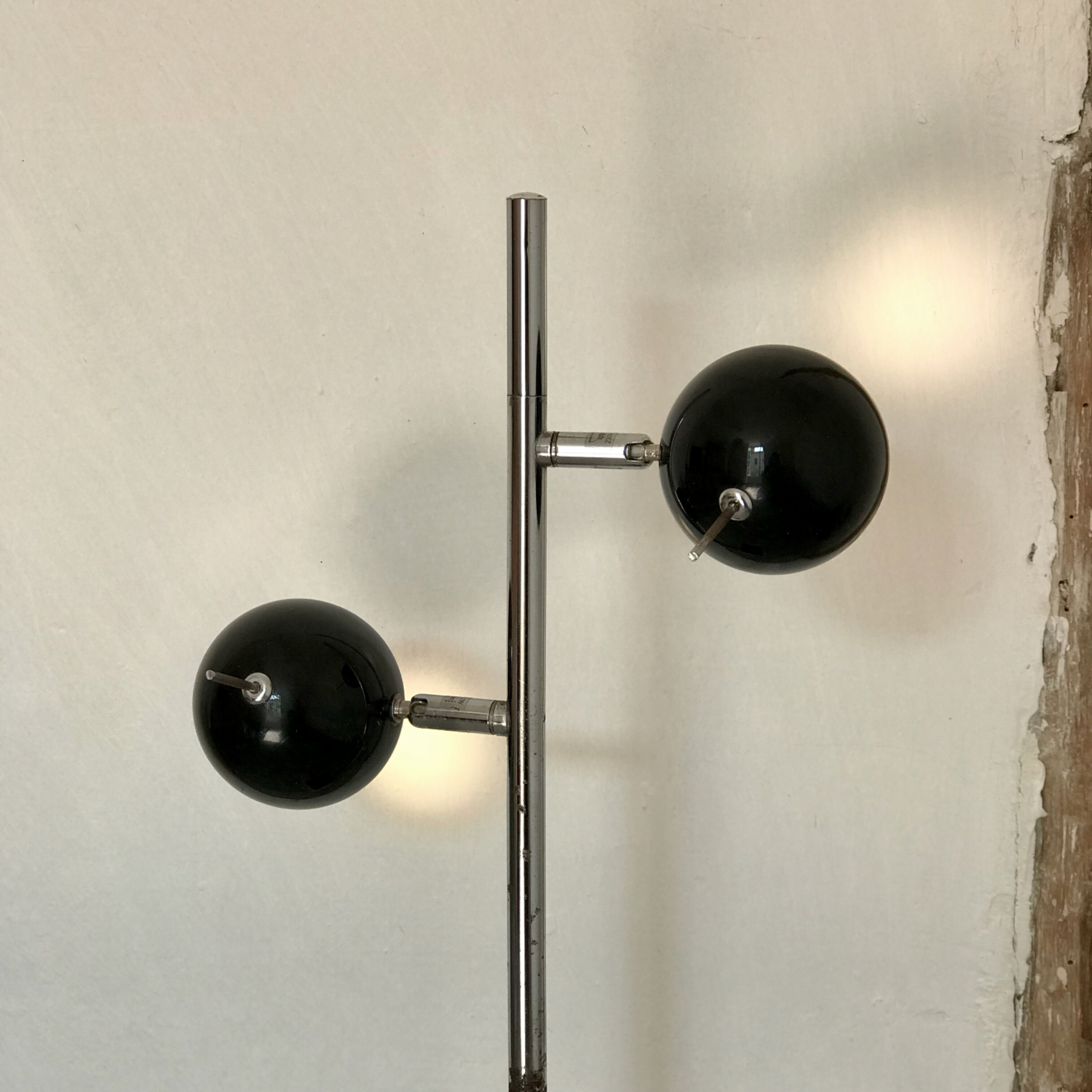 Black Eyeball Lamp