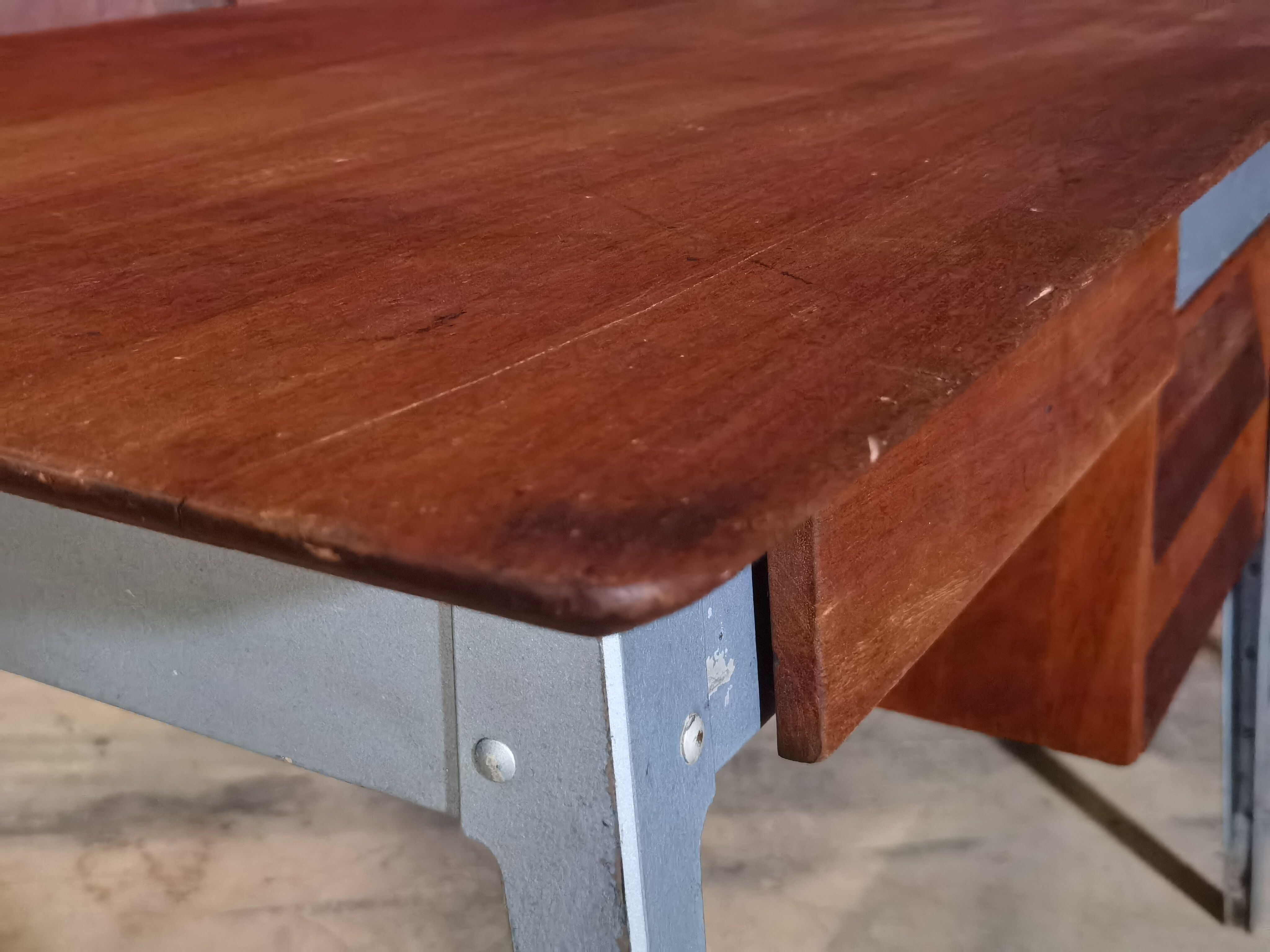 James Léonard's 6212 desk and chair for ESA Esavian