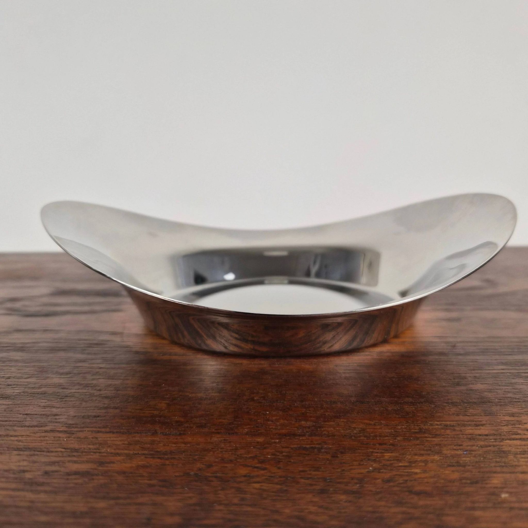 Small circular plate in polished steel by Finn Juhl, Denmark, 1950.