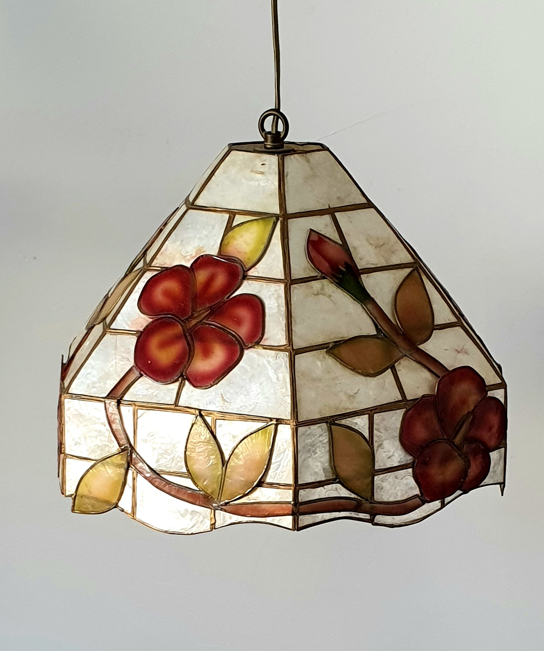Duo of vintage suspensions in mother-of-pearl