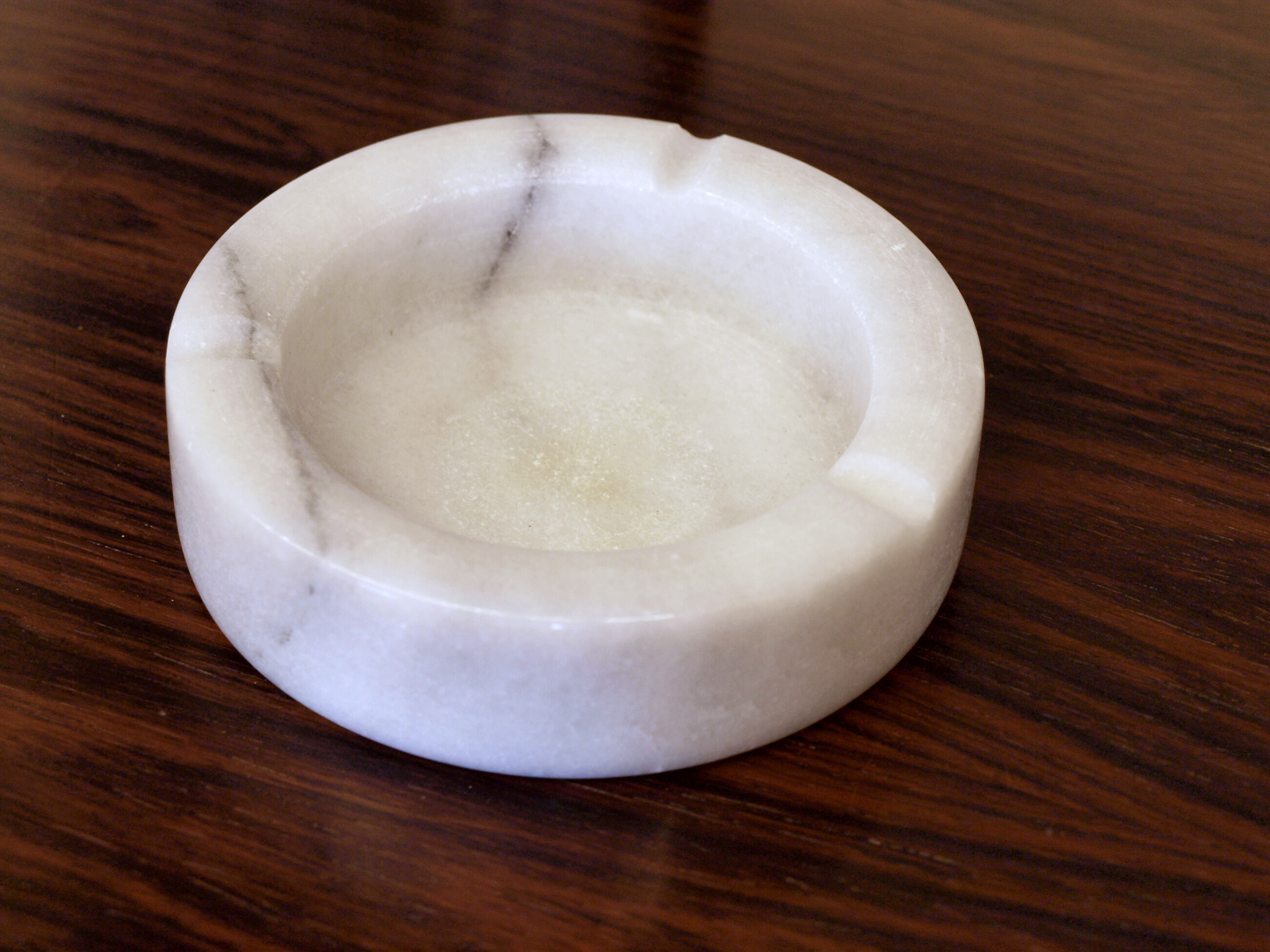 Italian ashtray in Carrara marble