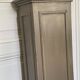 Colonne en bois peint