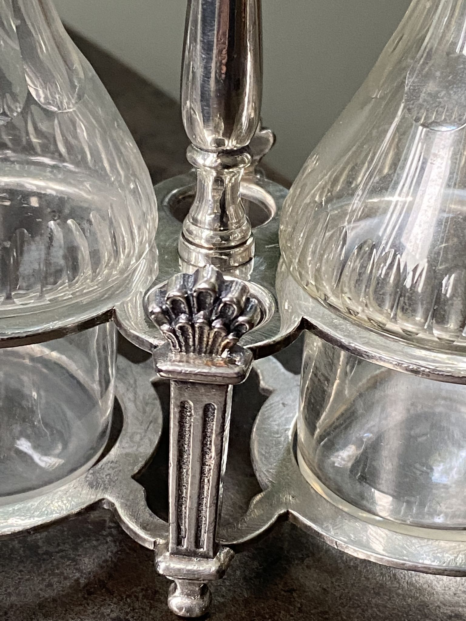 Ancien serviteur huile et vinaigre argent et verre taillé