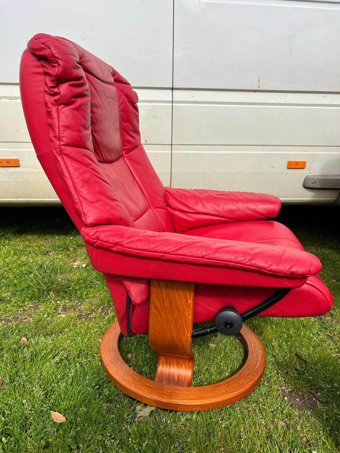 Pair of armchairs Ekornes and ottoman