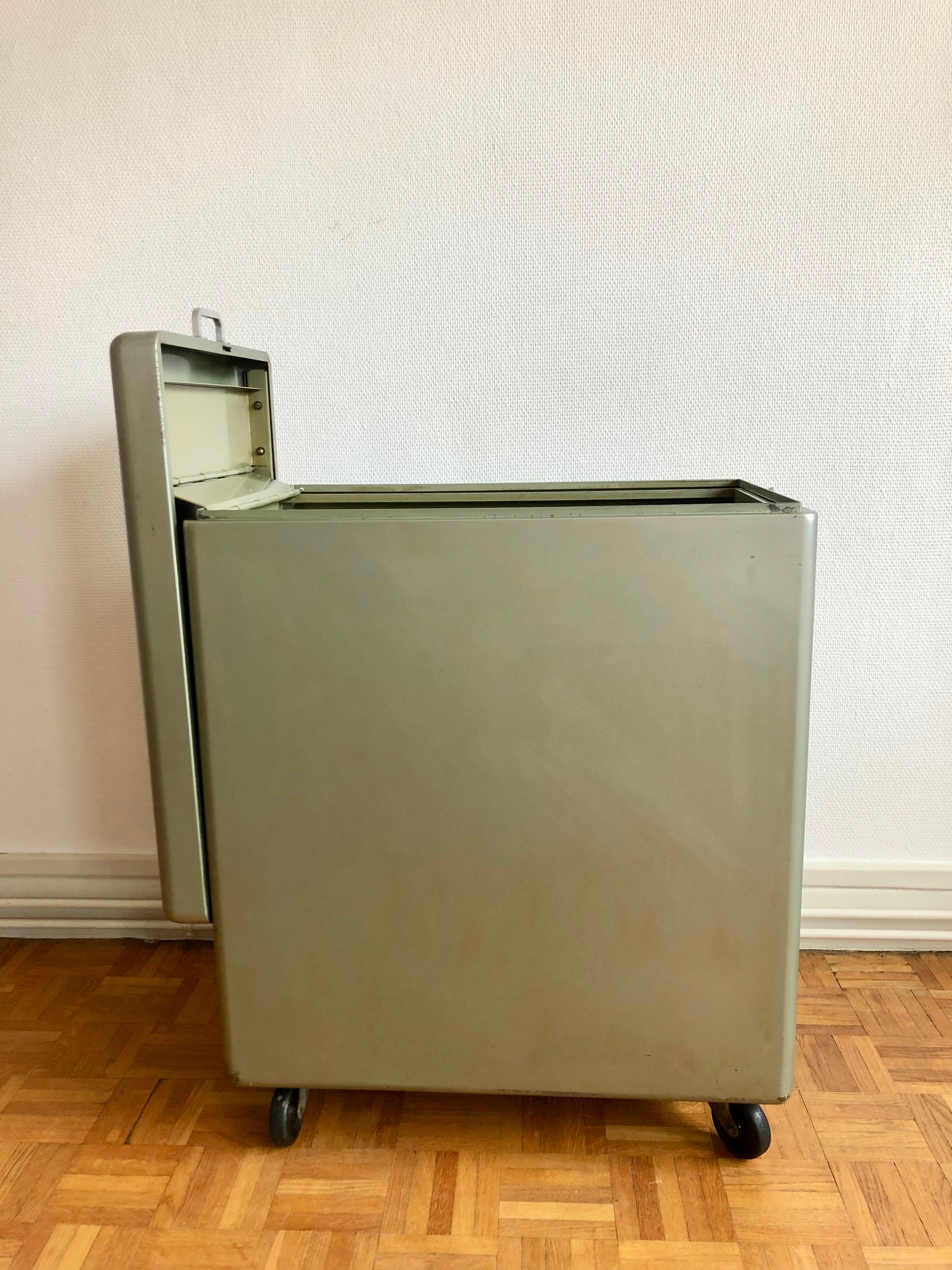 YAC industrial furniture with castors