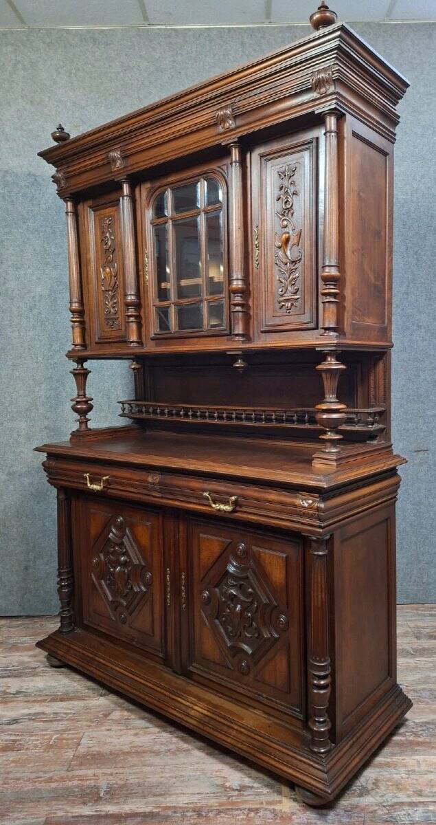 Buffet deux corps richement sculpté – Style Henri II en noyer