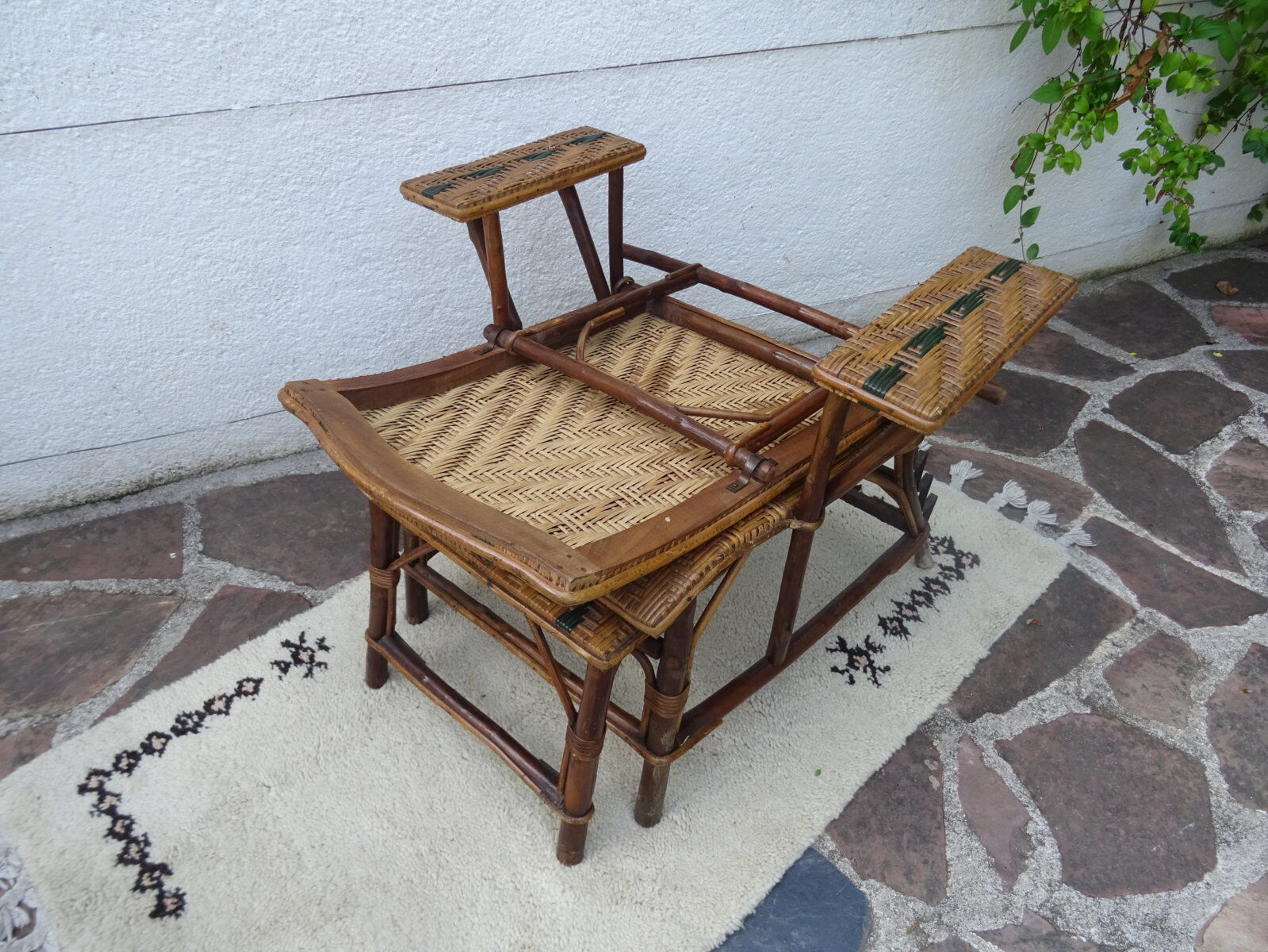 Rattan folding lounge chair