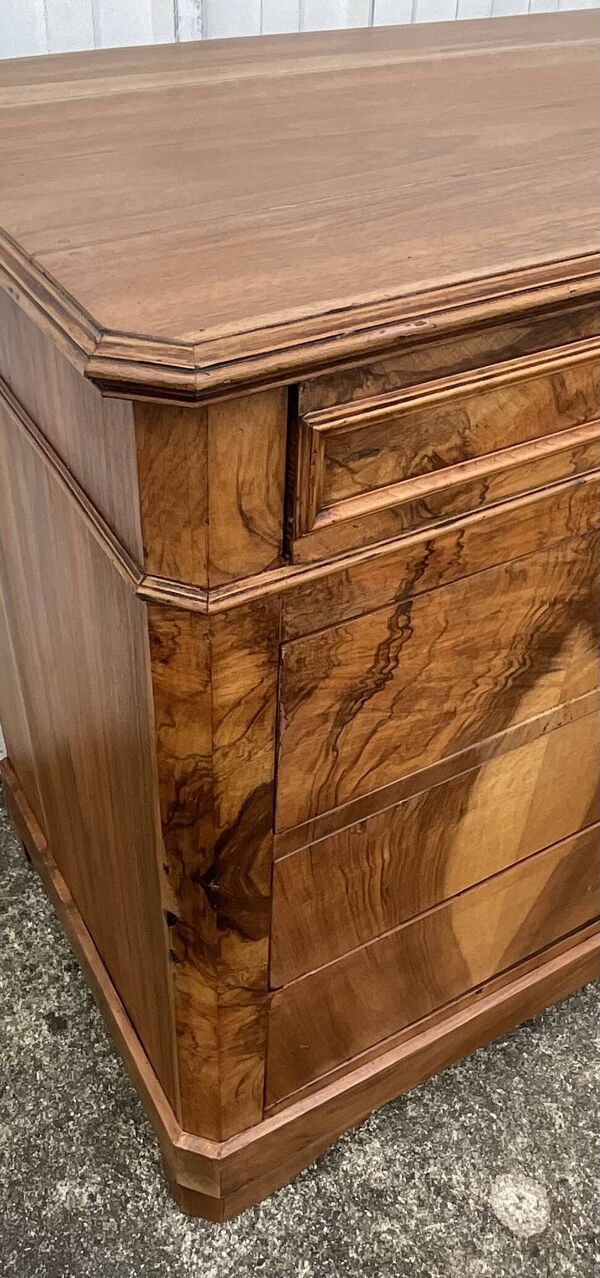 Commode en noyer et ronce de noyer, fin XIXe, 4 tiroirs