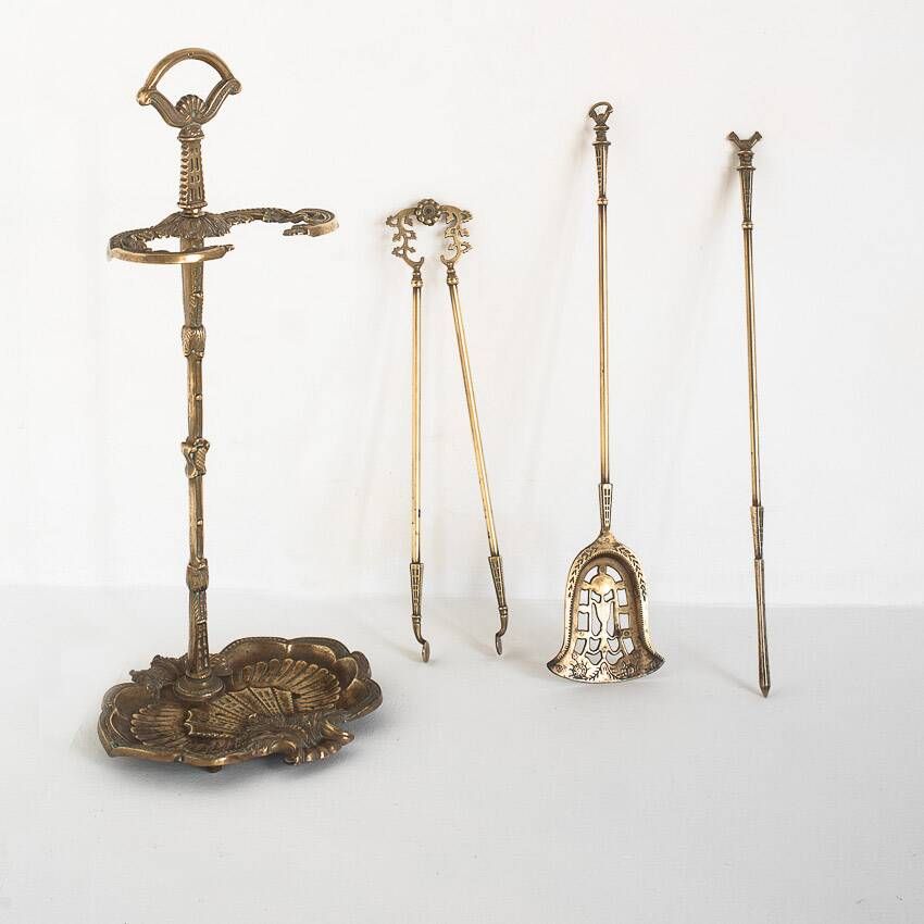 Antique bronze fire screen and fireplace accessories set. Game of seven. France, 1930s