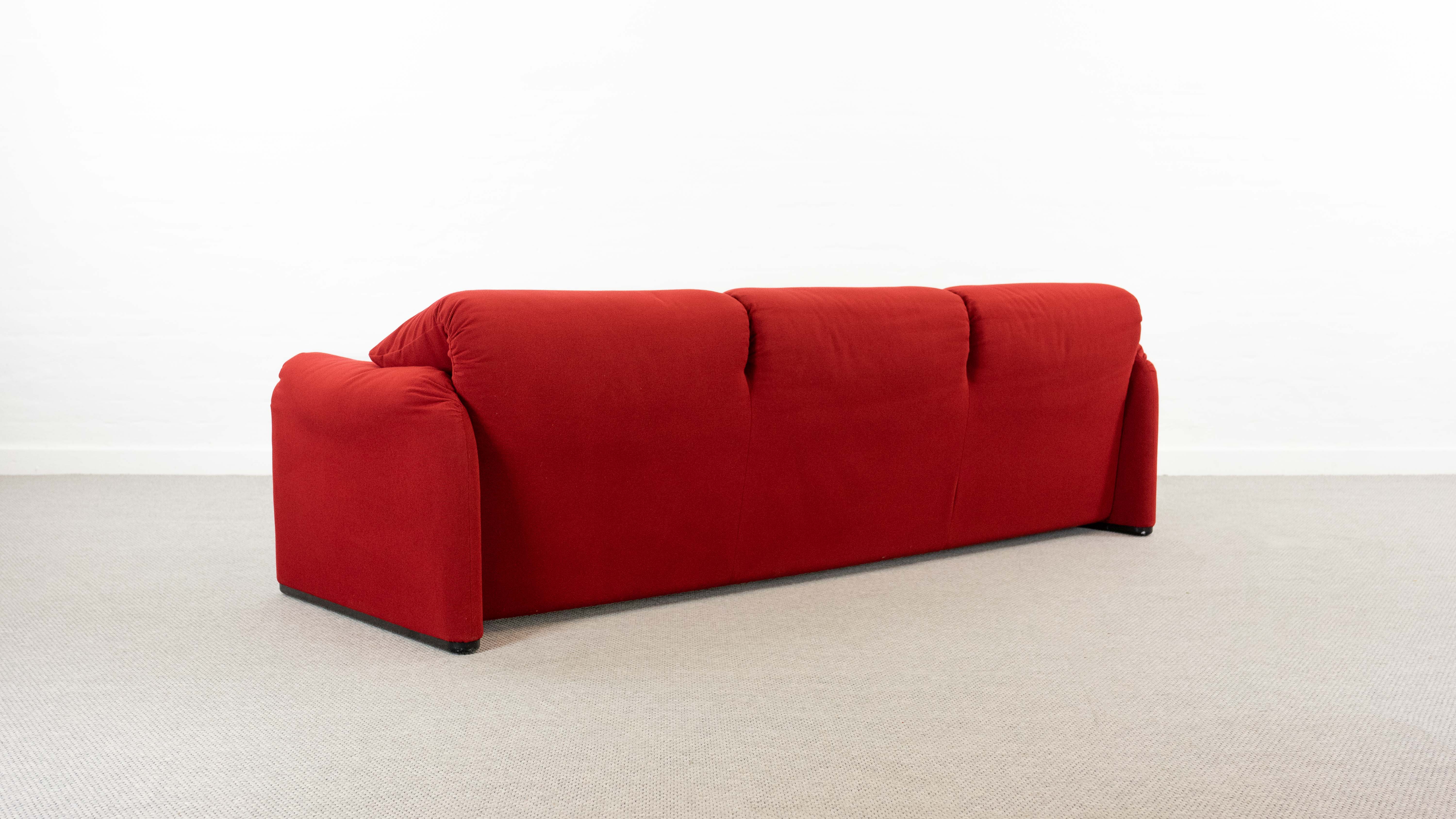 Maralunga 3-seater Sofa red by Vico Magistretti for Cassina, Italy