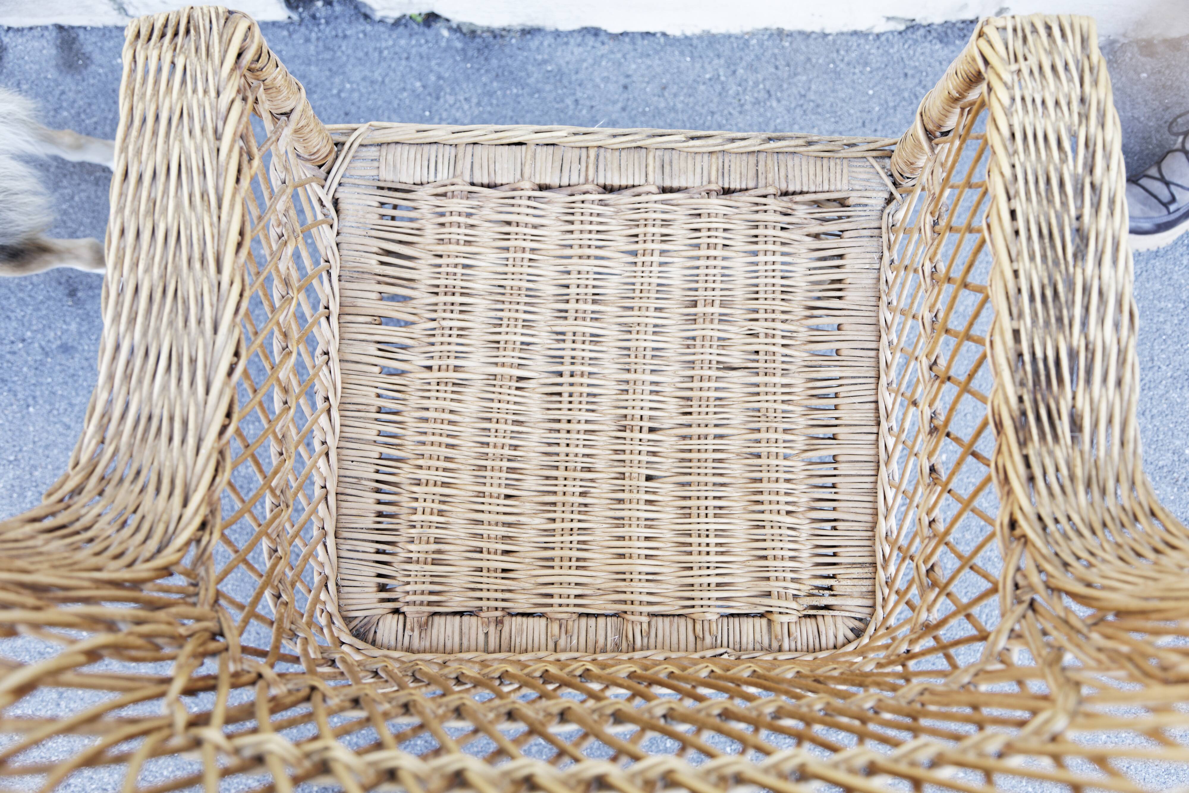 Armchair rotin braided