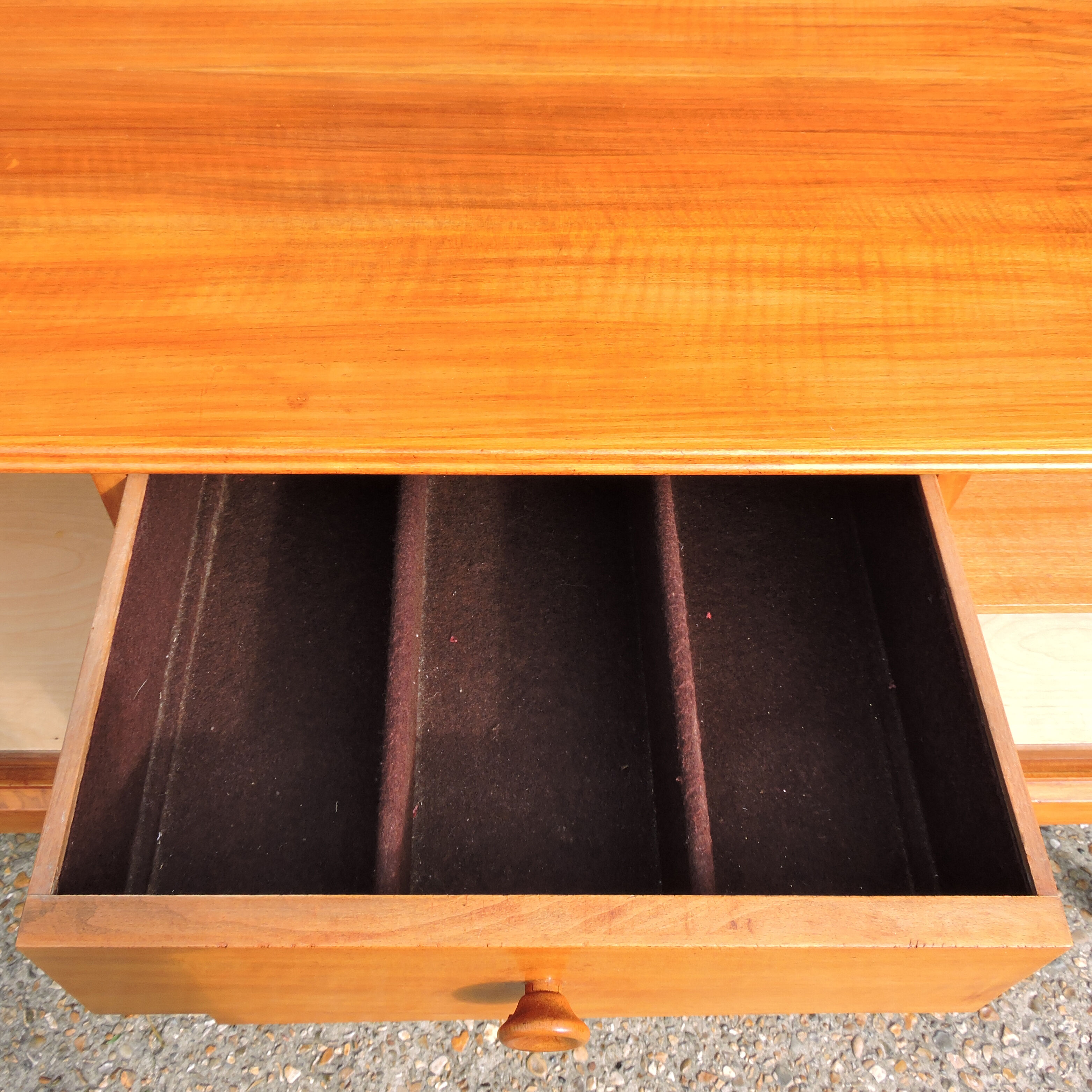 Enfilade du milieu du siècle en noyer de Gordon Russell, années 1960