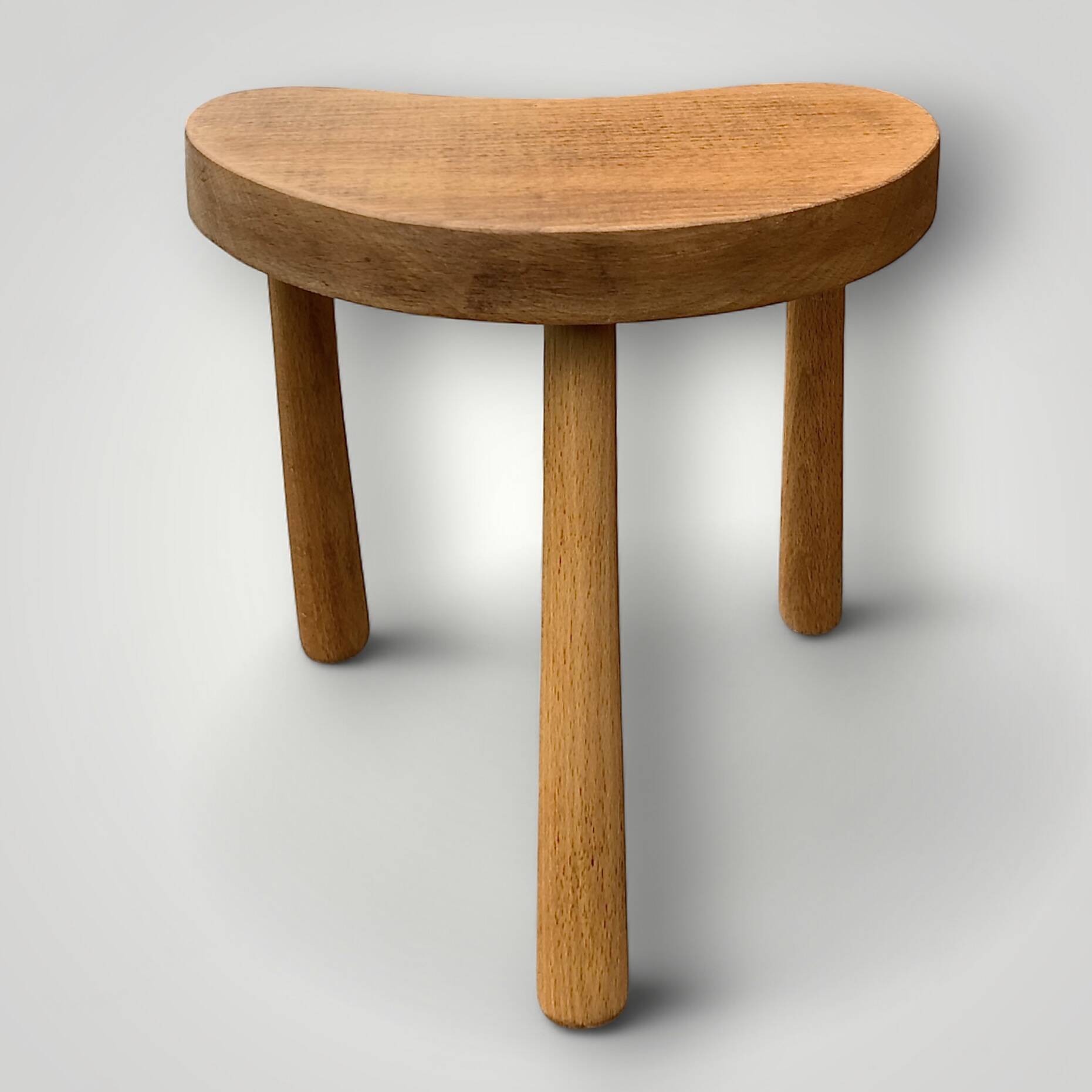 Vintage solid wood tripod stool – 50s bean model