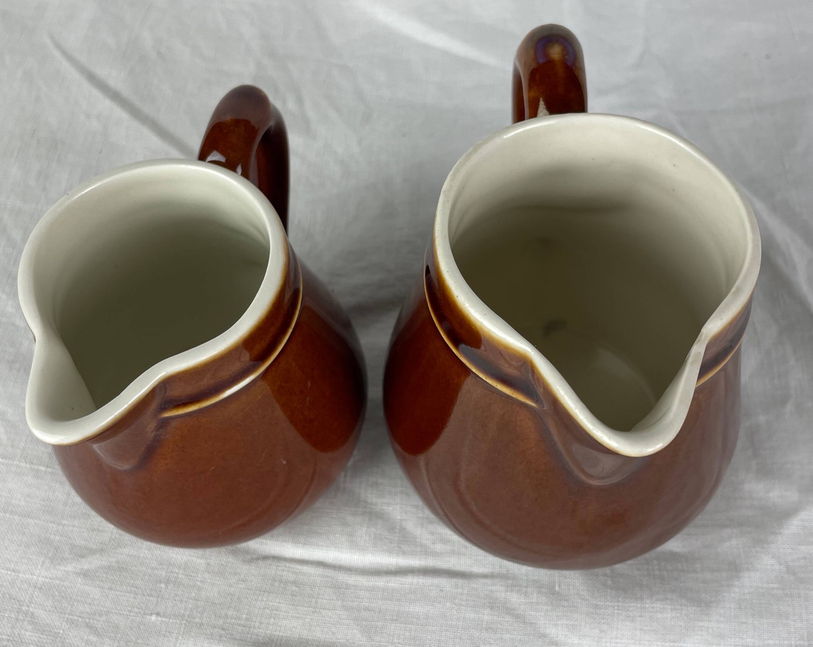 Set of 2 ceramic milk pots