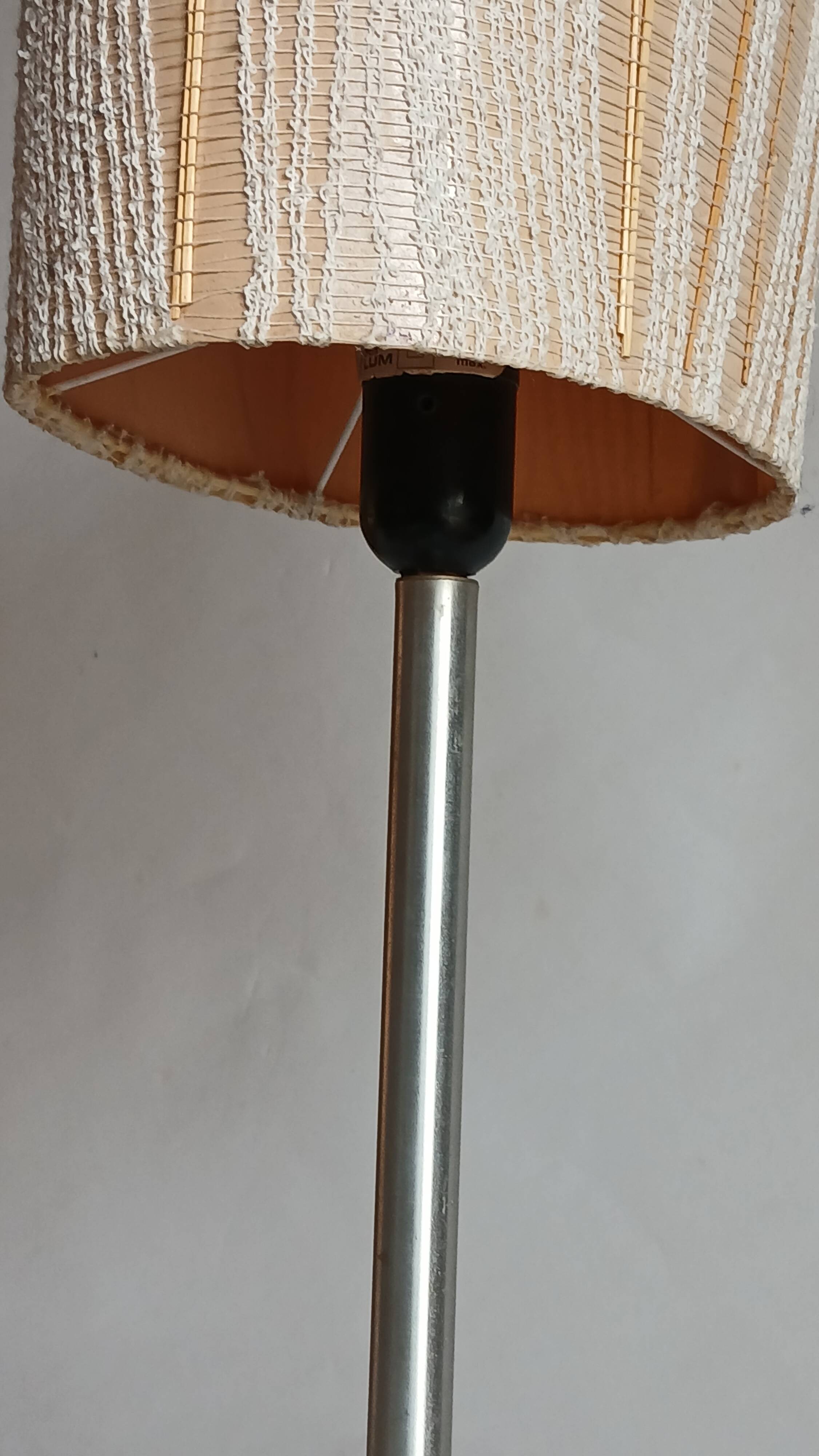 Tulip foot lamp